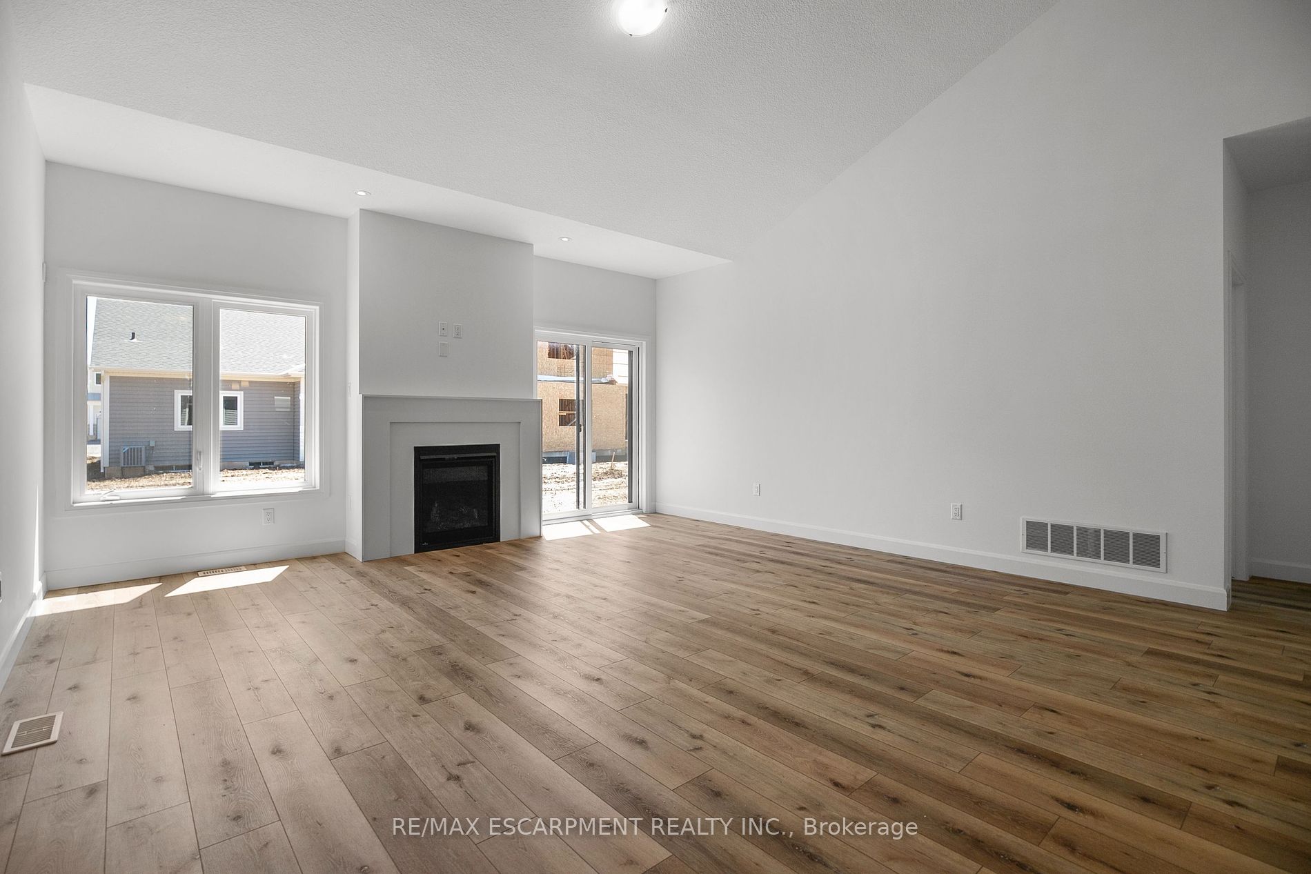26 Beachwalk Crescent