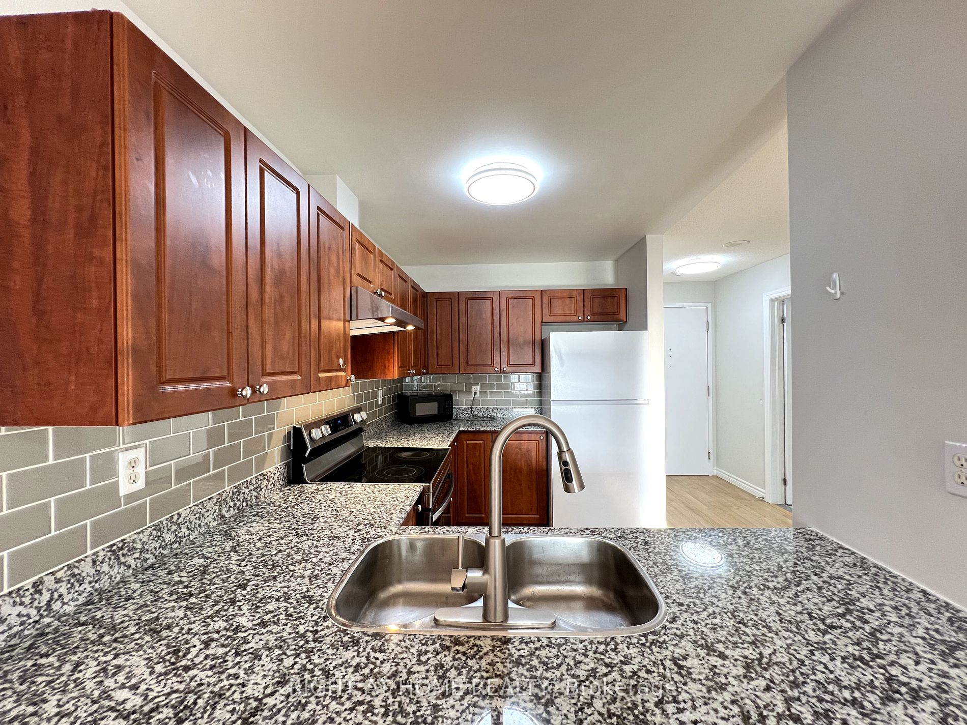 135 James Street S, #403