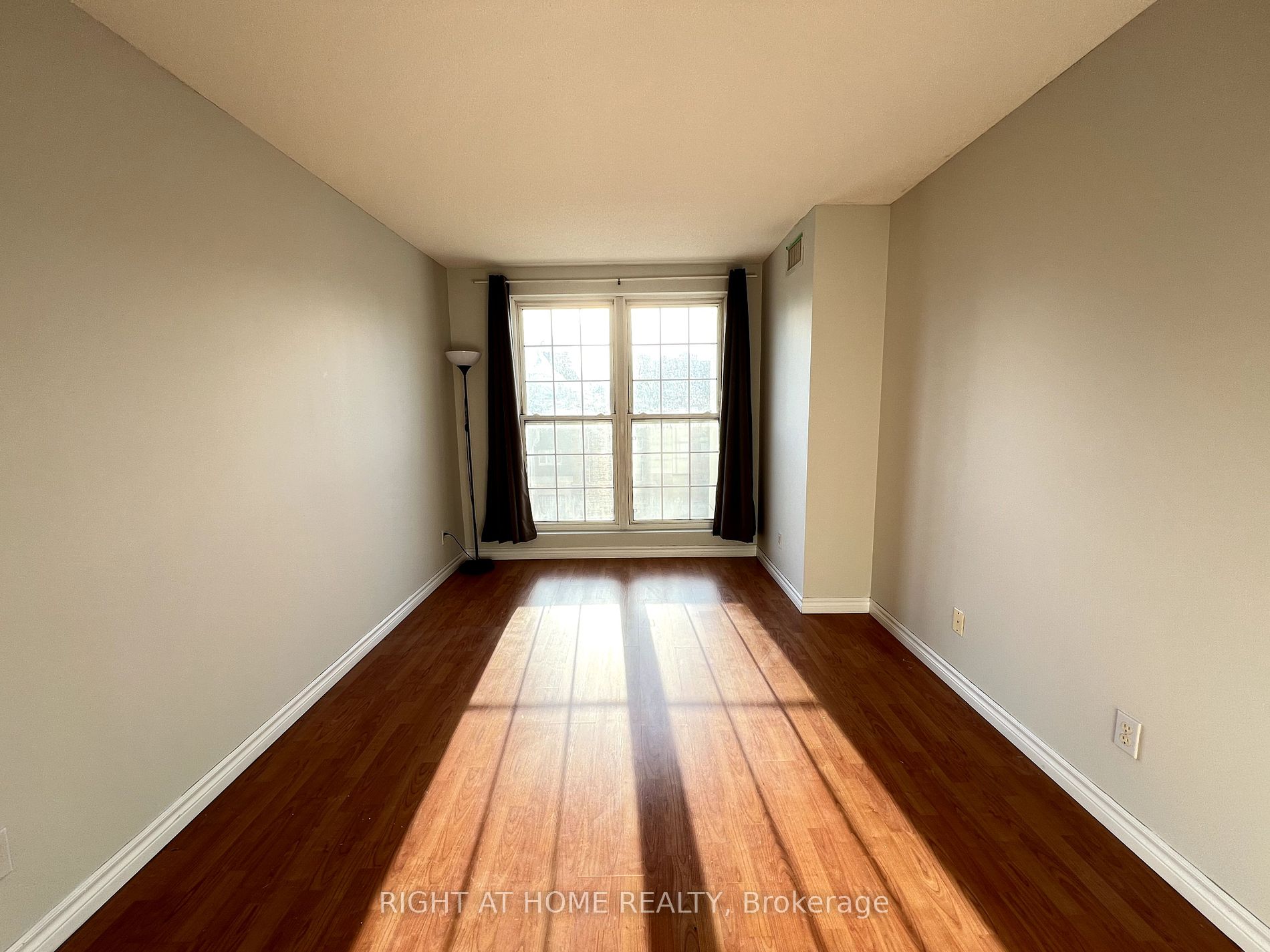 135 James Street S, #403