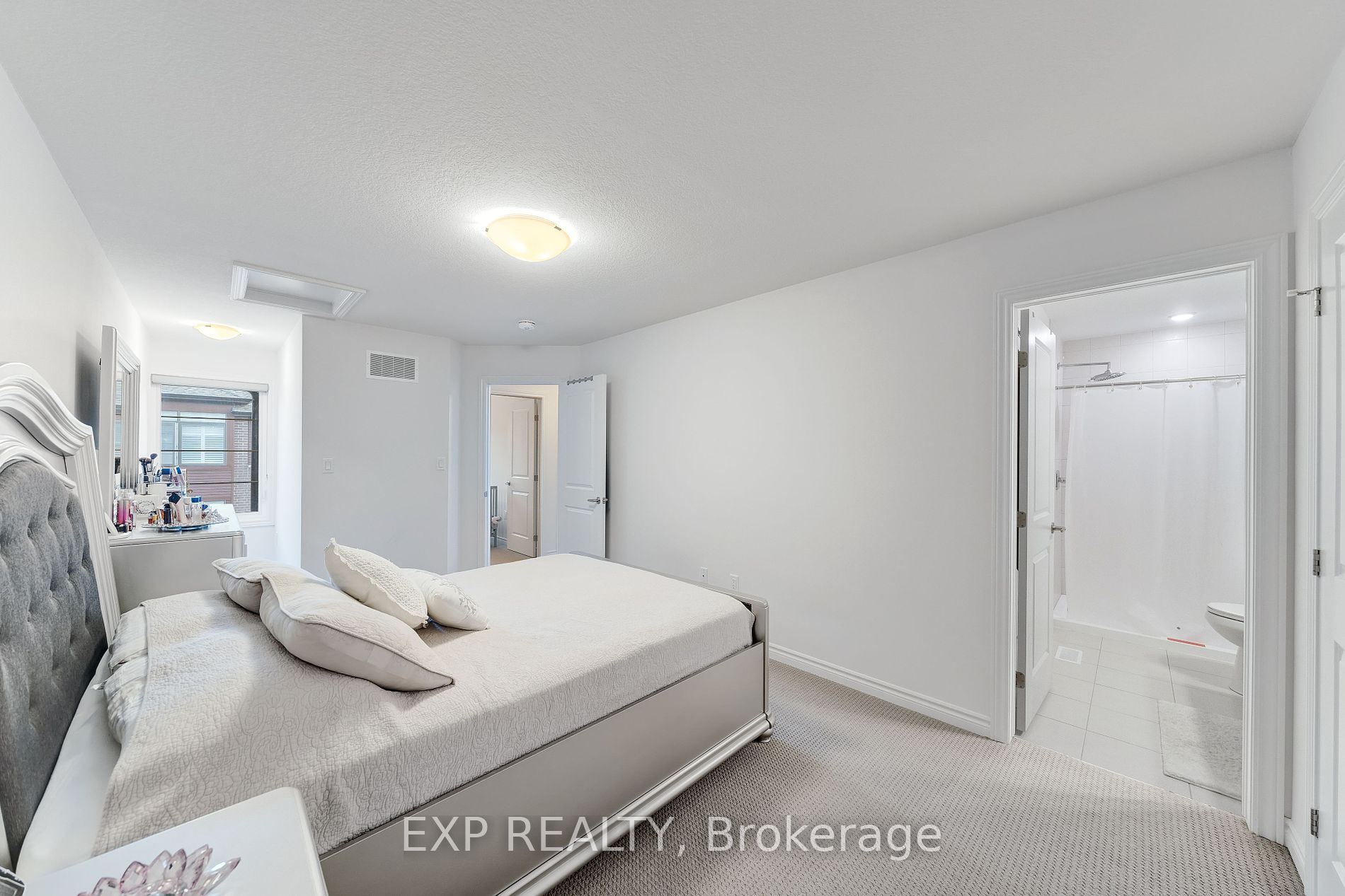 61 Soho St, #142
