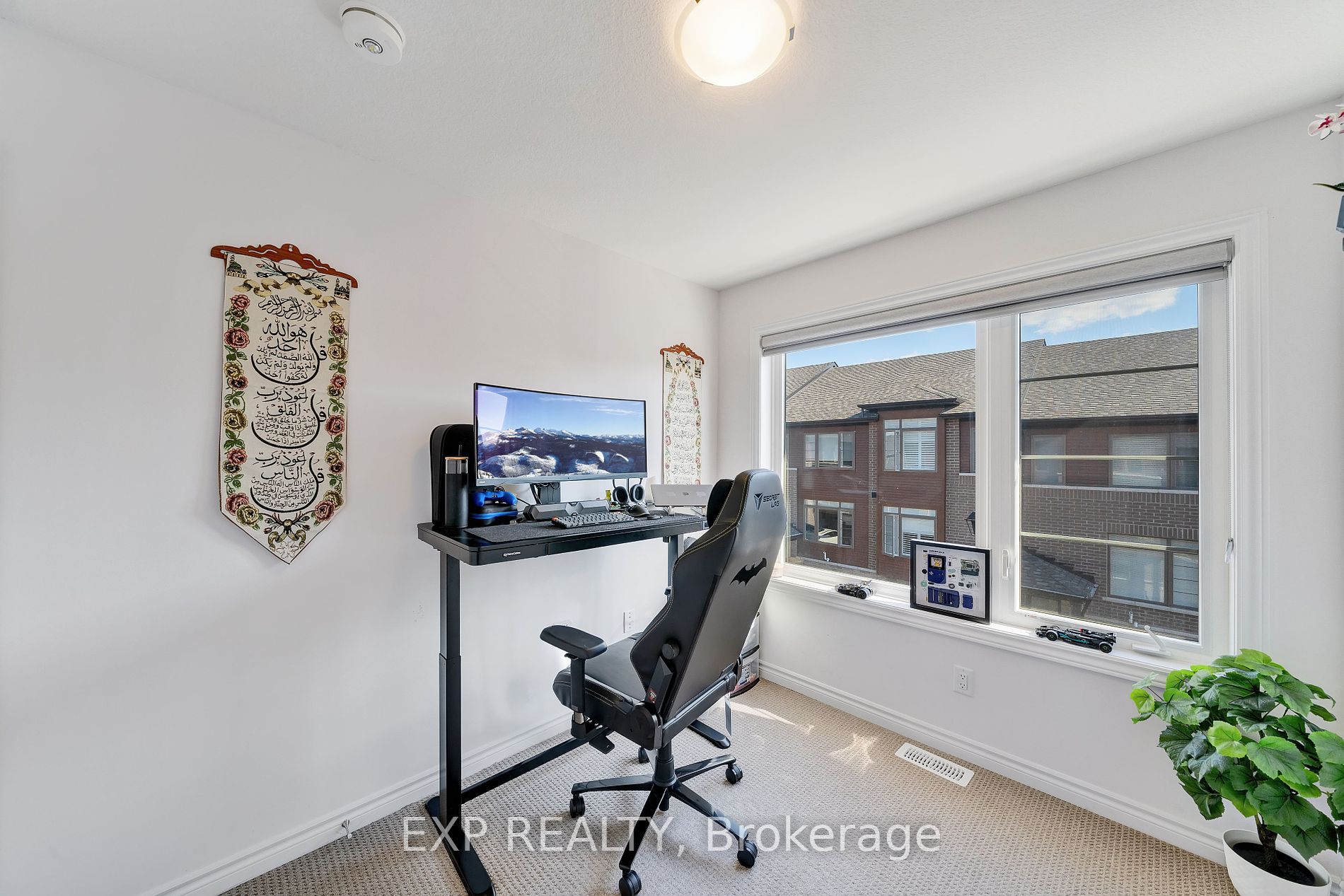 61 Soho St, #142