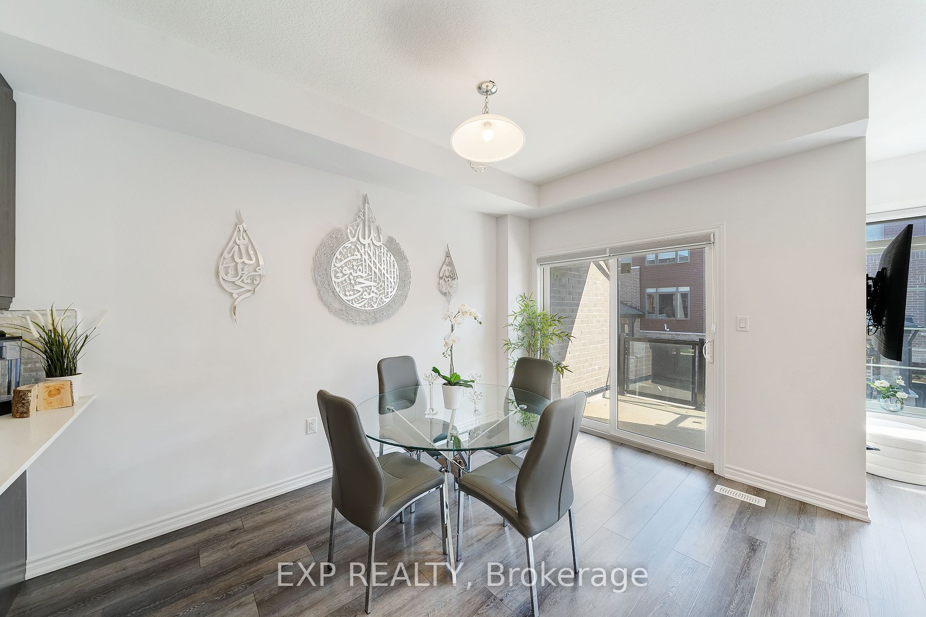 61 Soho St, #142