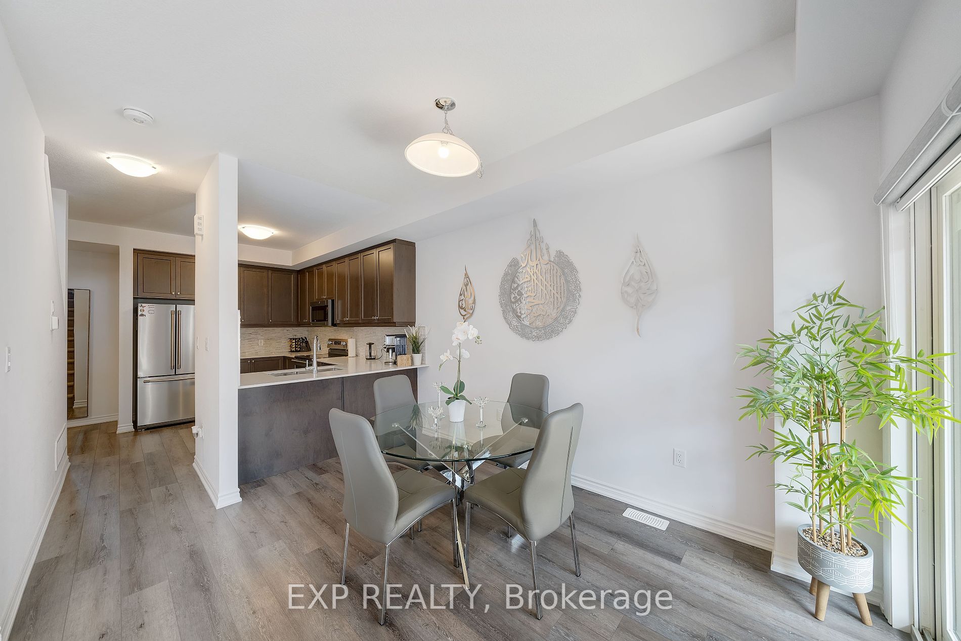 61 Soho St, #142