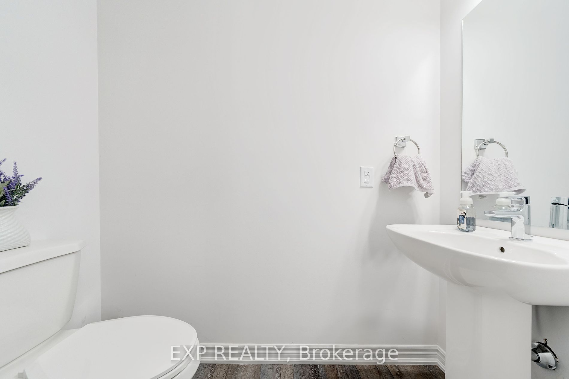 61 Soho St, #142