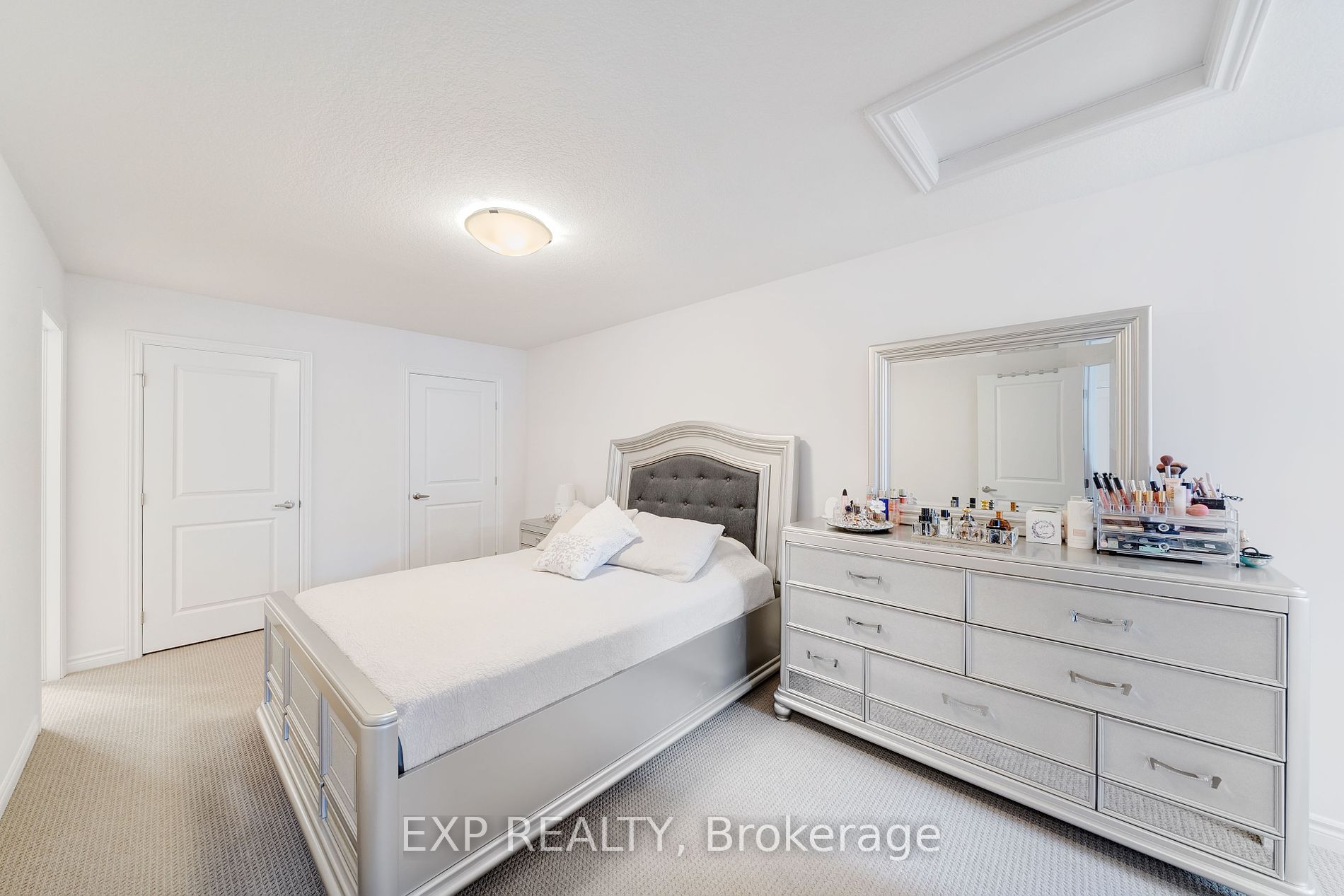 61 Soho St, #142