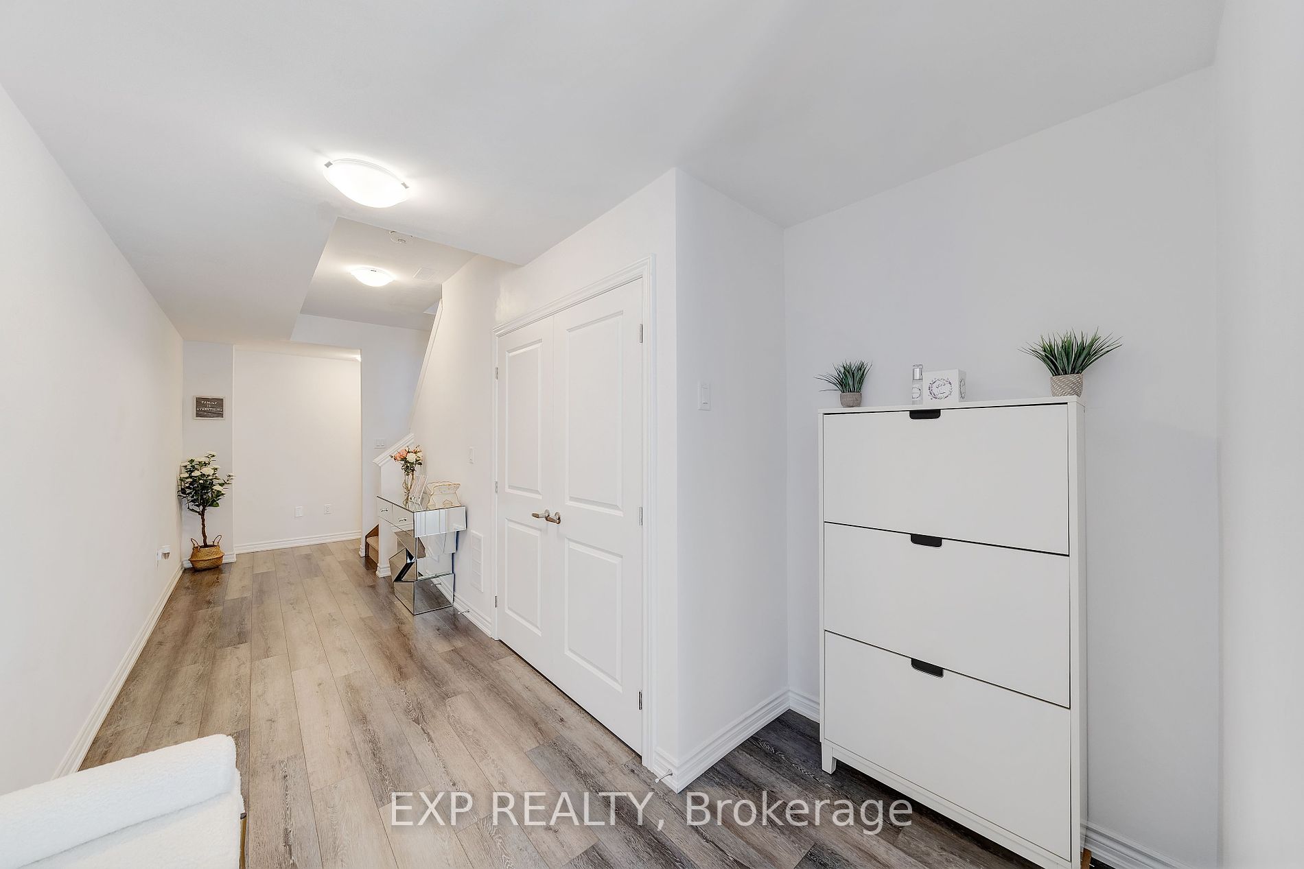 61 Soho St, #142