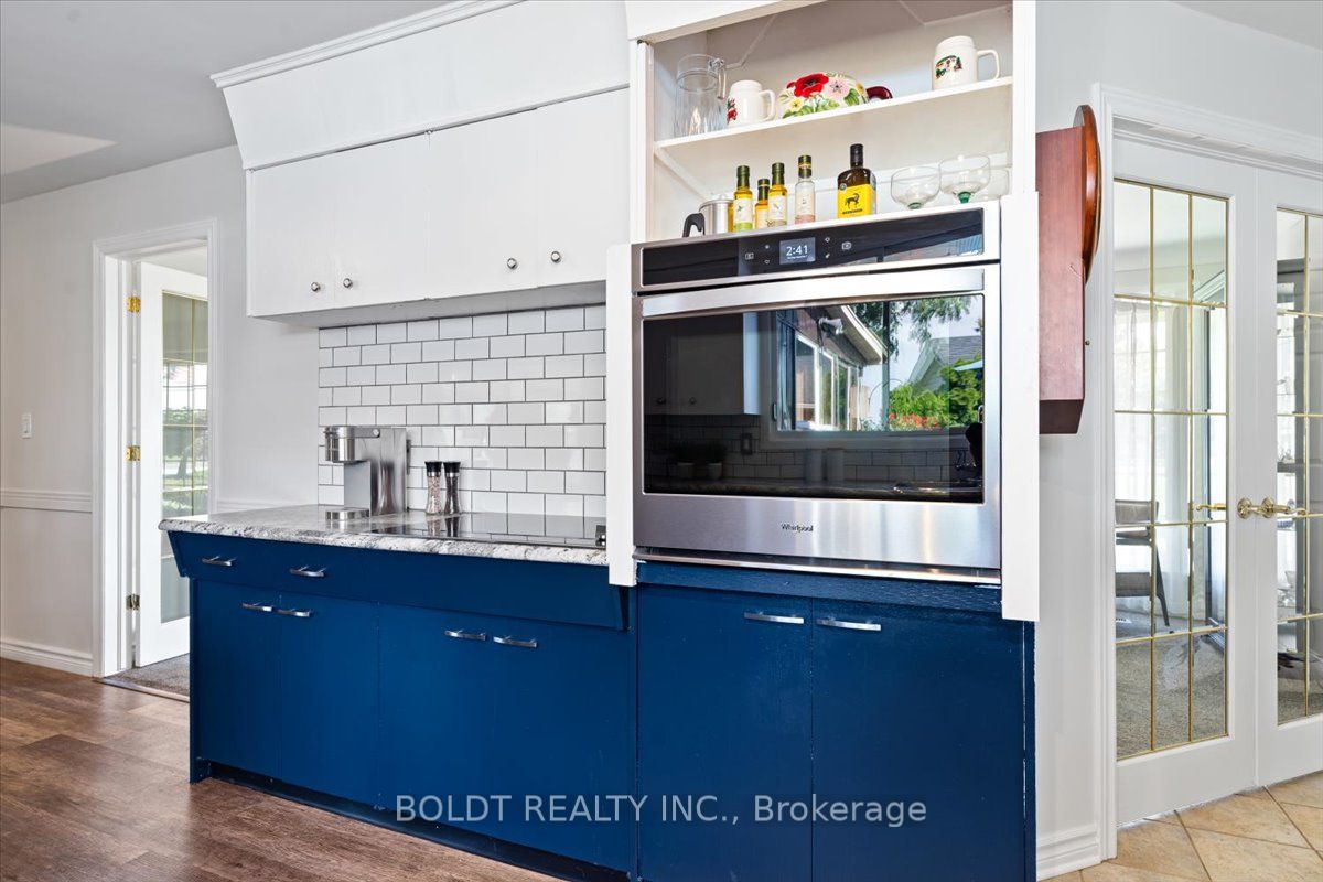 1042 Lakeshore Road W