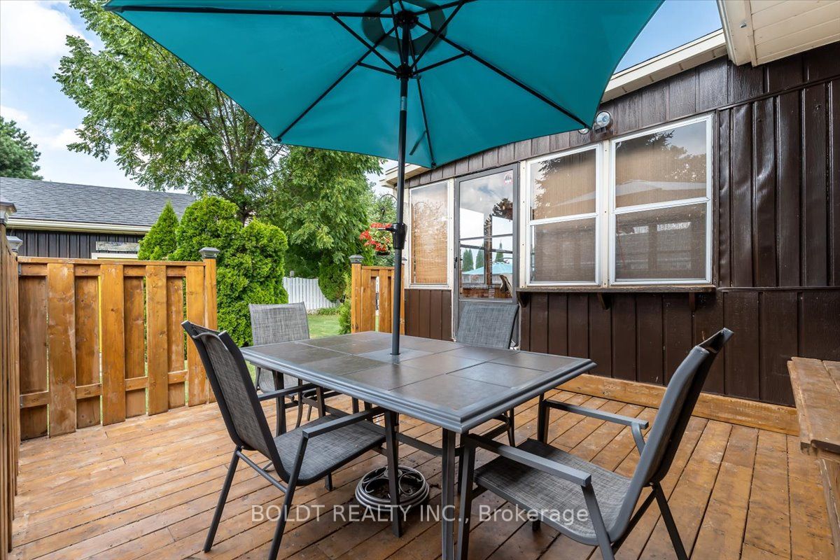 1042 Lakeshore Road W