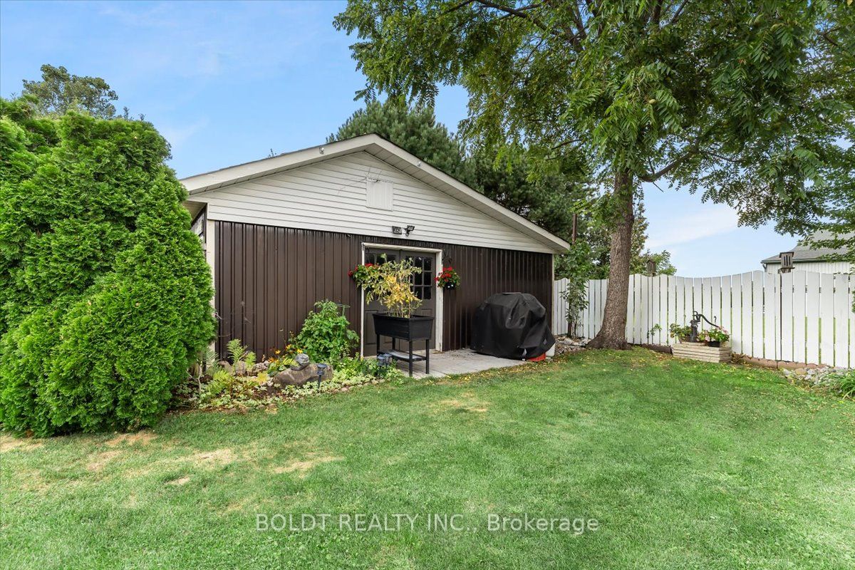 1042 Lakeshore Road W
