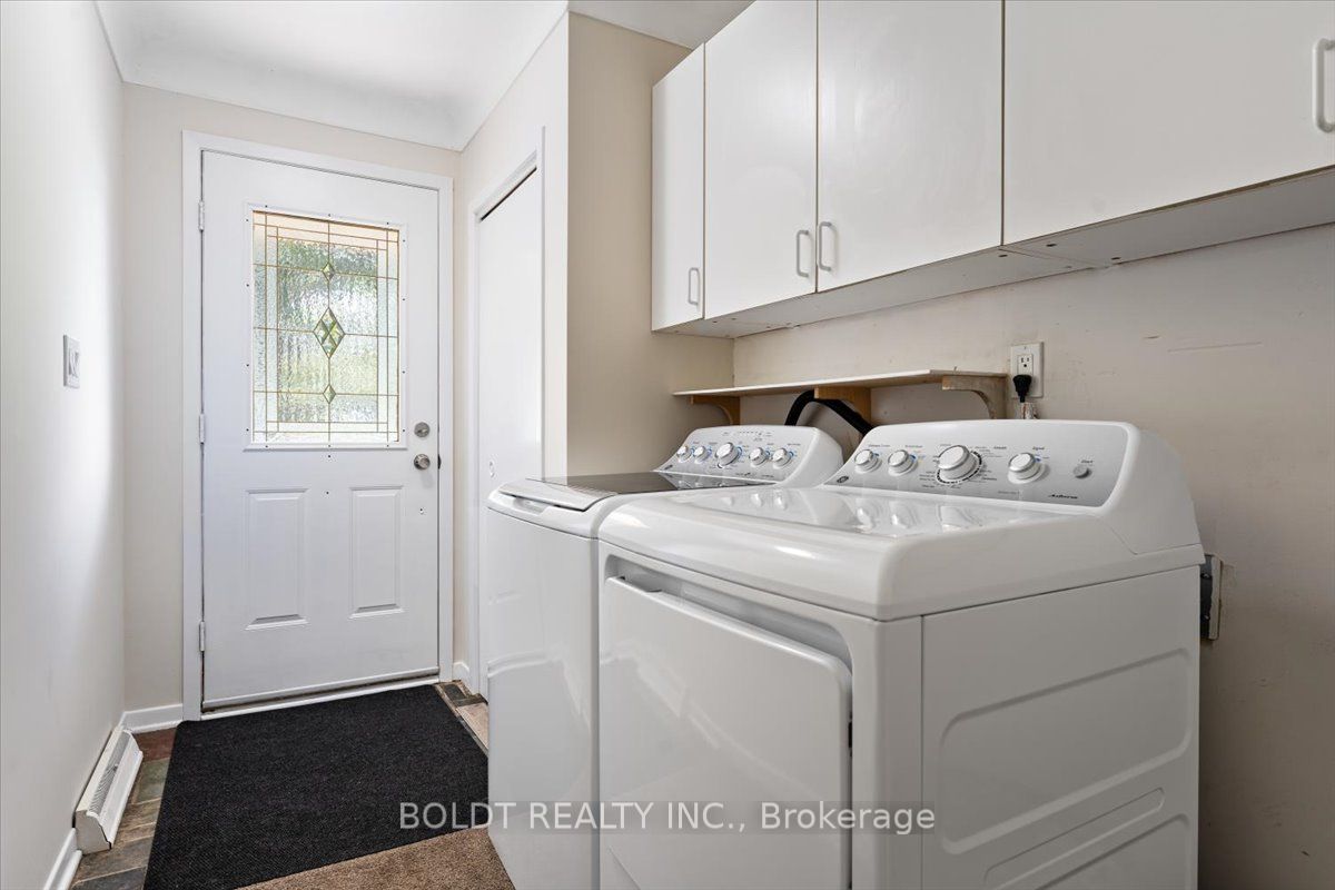 1042 Lakeshore Road W