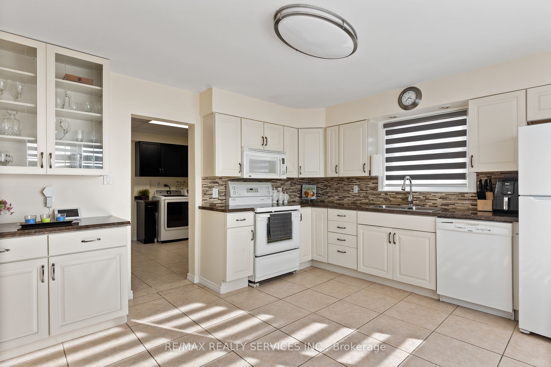 1032 Lauzon Rd