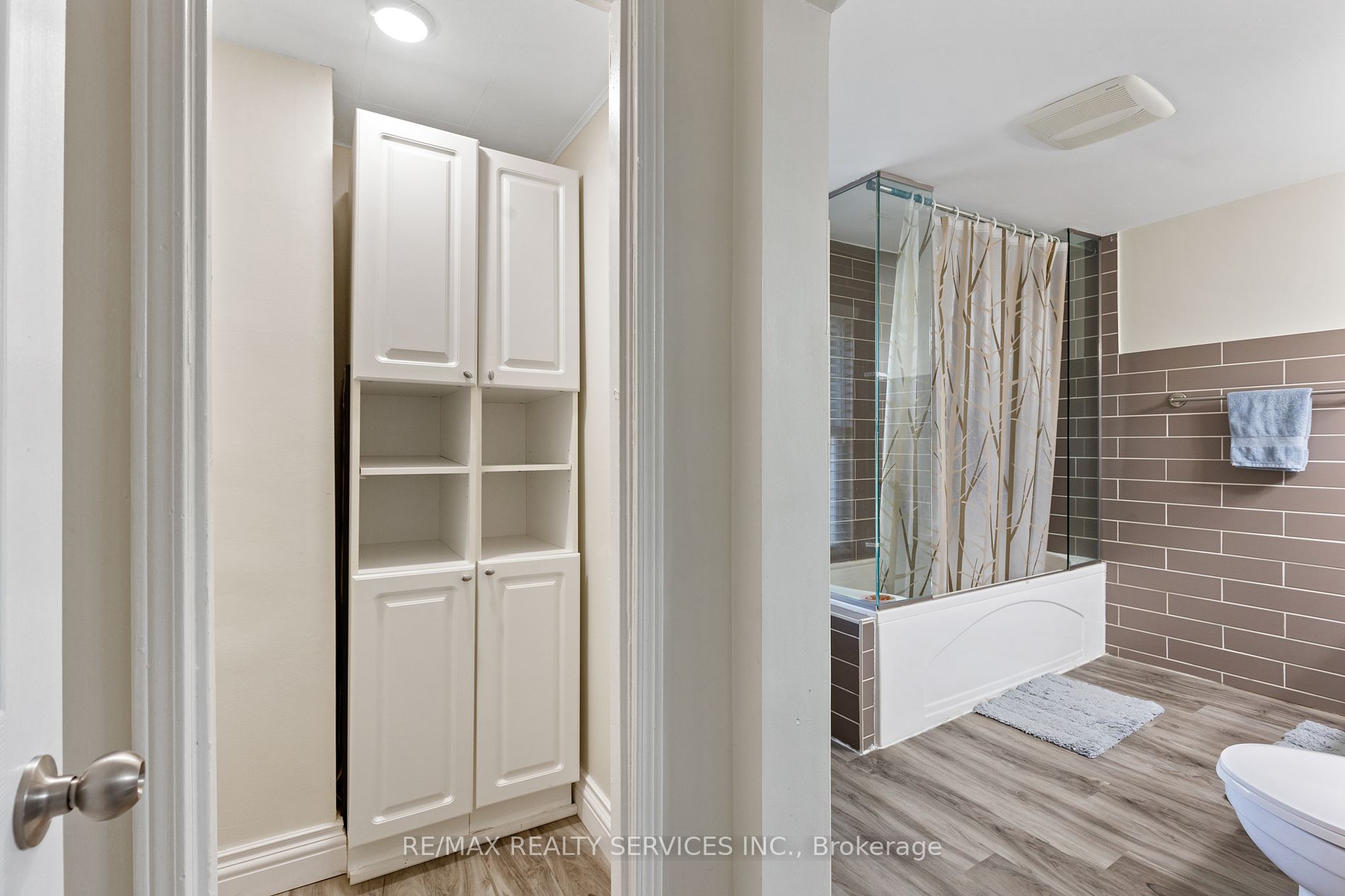 1032 Lauzon Rd