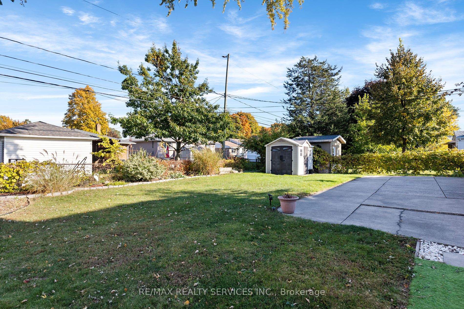 1032 Lauzon Rd