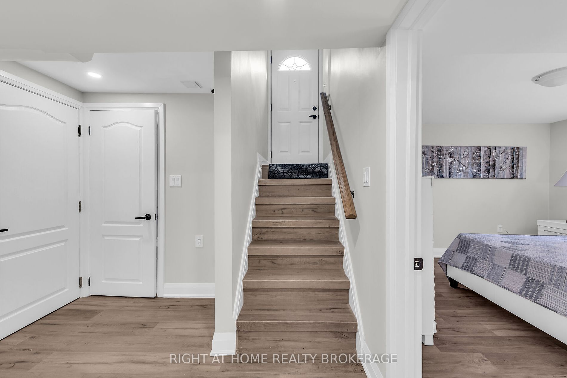 34 East 44th St