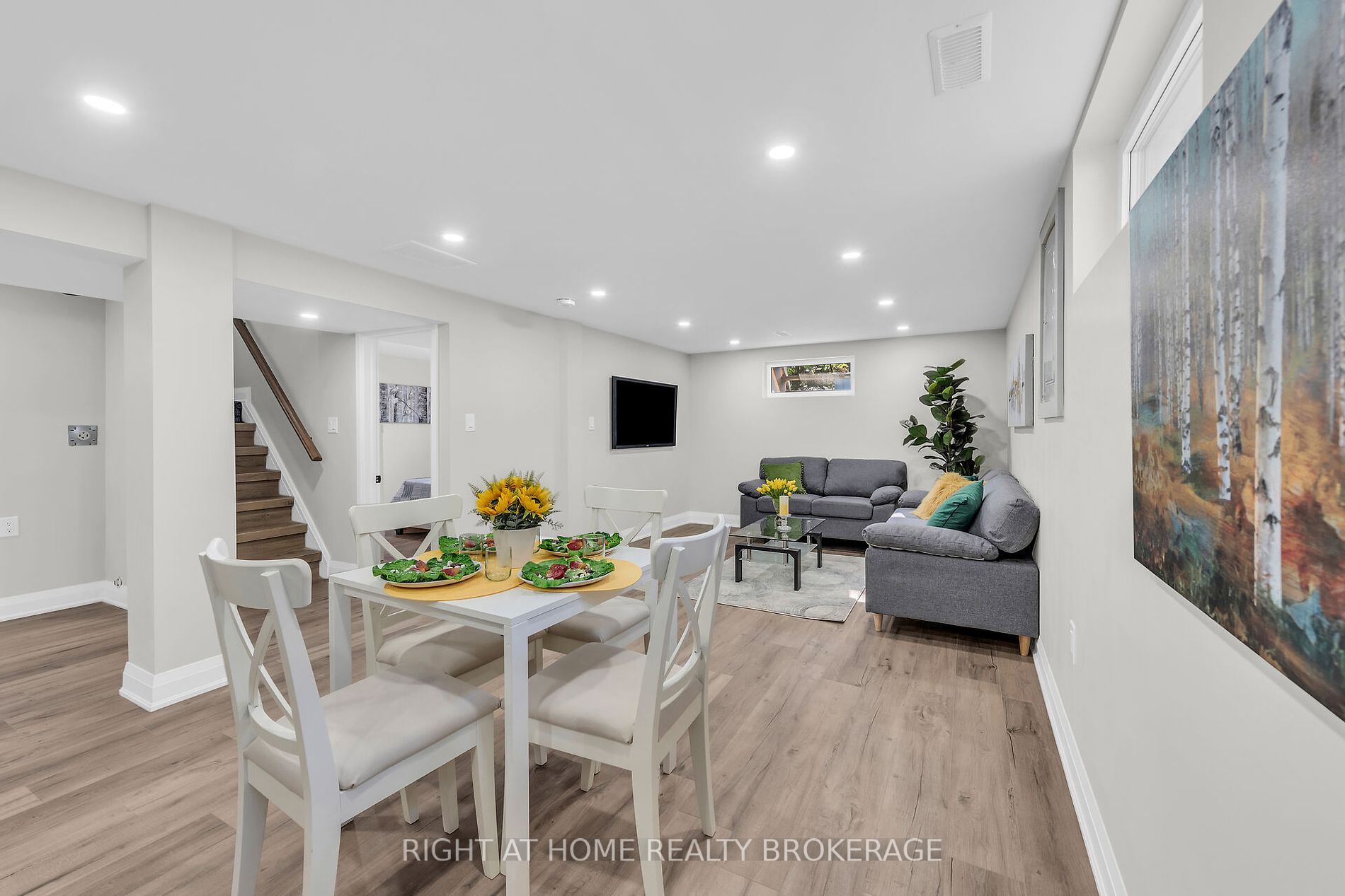 34 East 44th St
