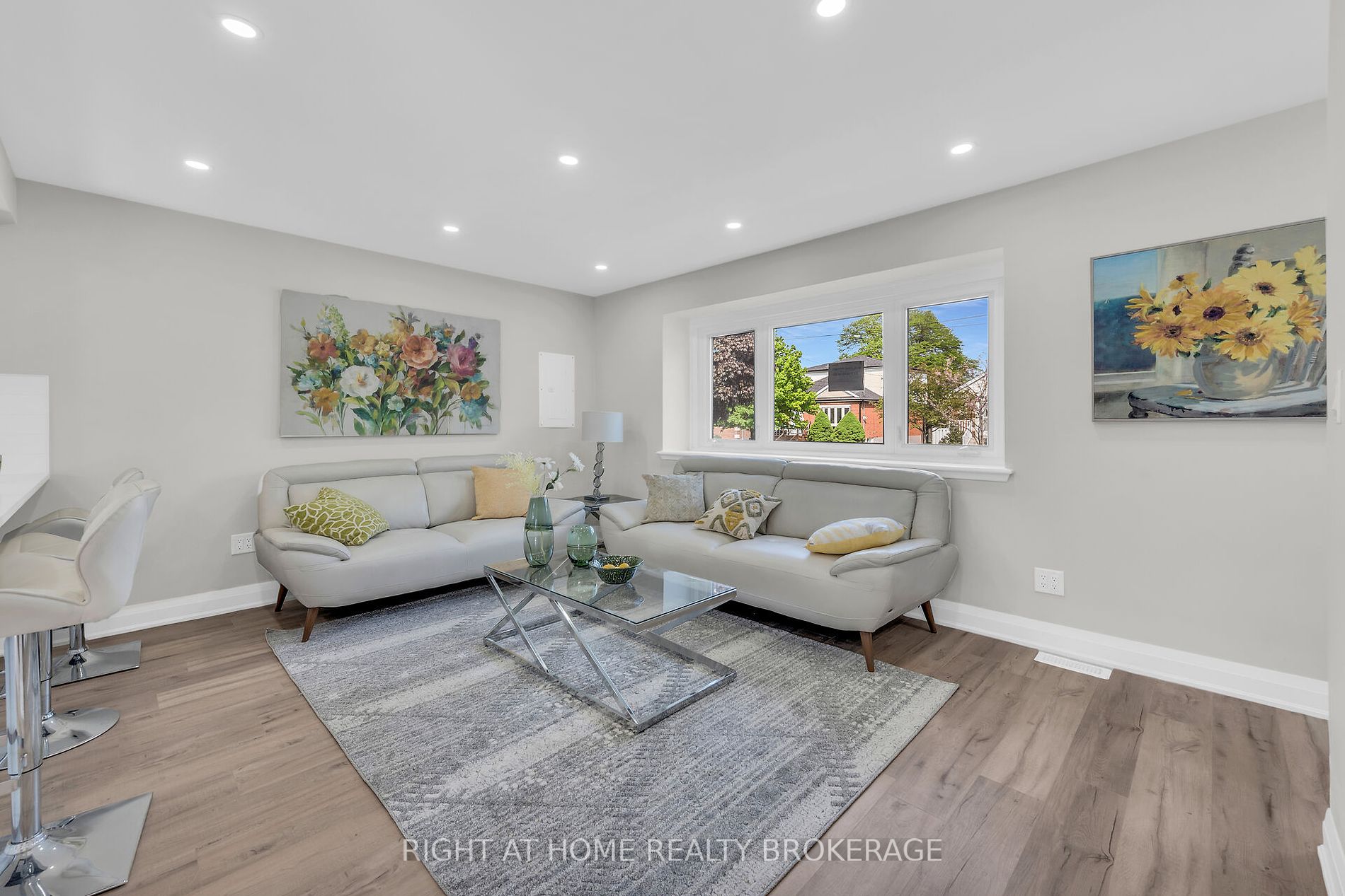 34 East 44th St