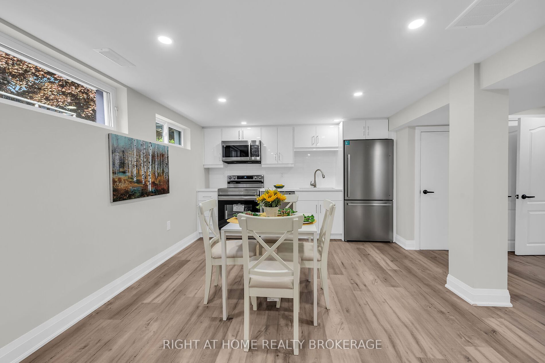 34 East 44th St