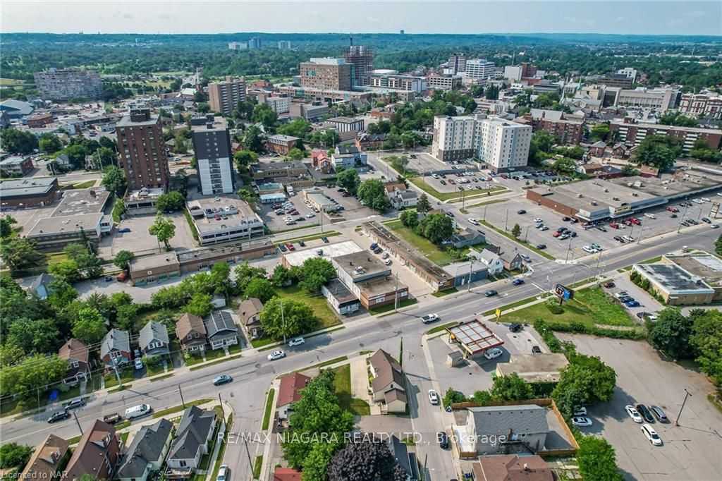 145 Welland Ave
