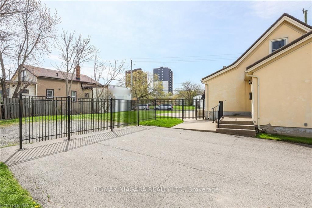145 Welland Ave