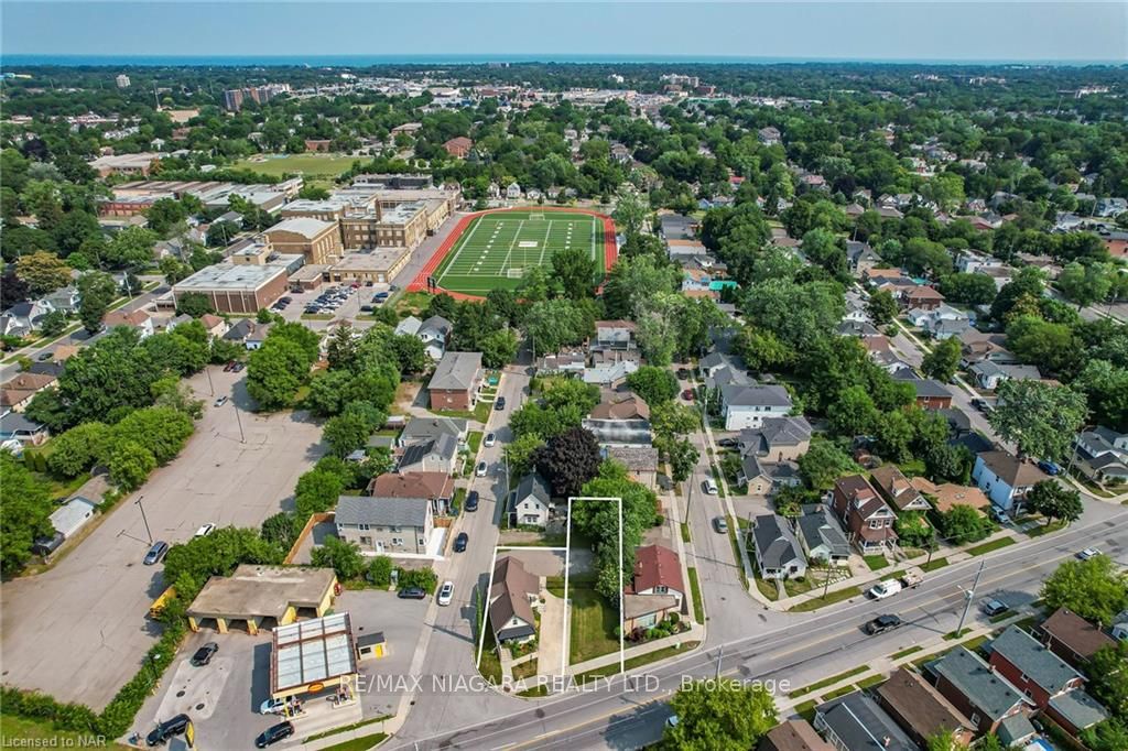 145 Welland Ave