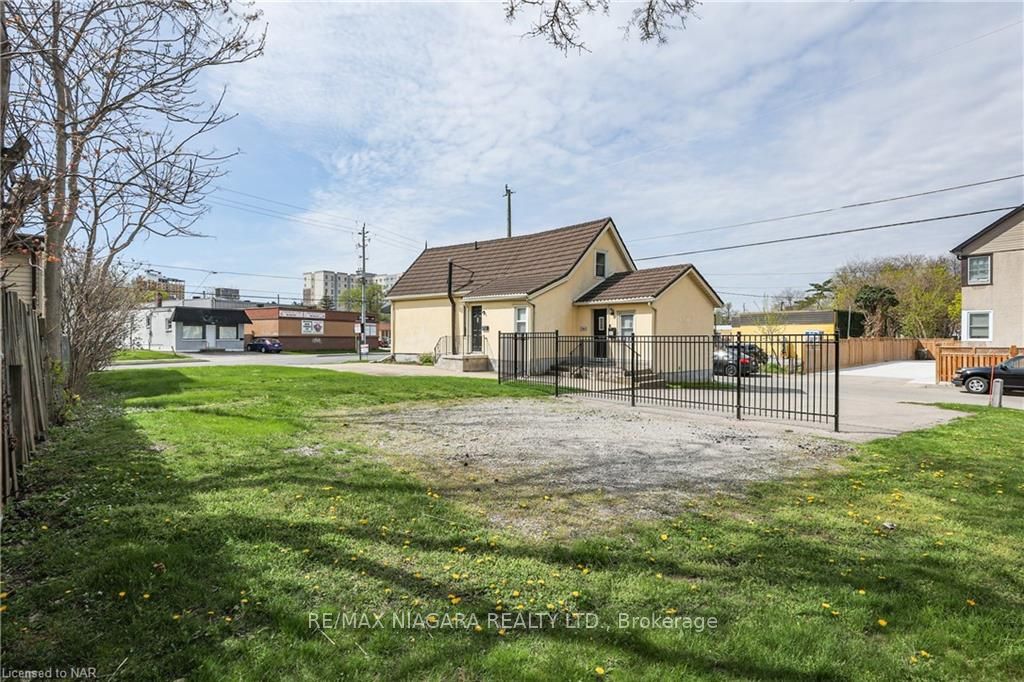 145 Welland Ave