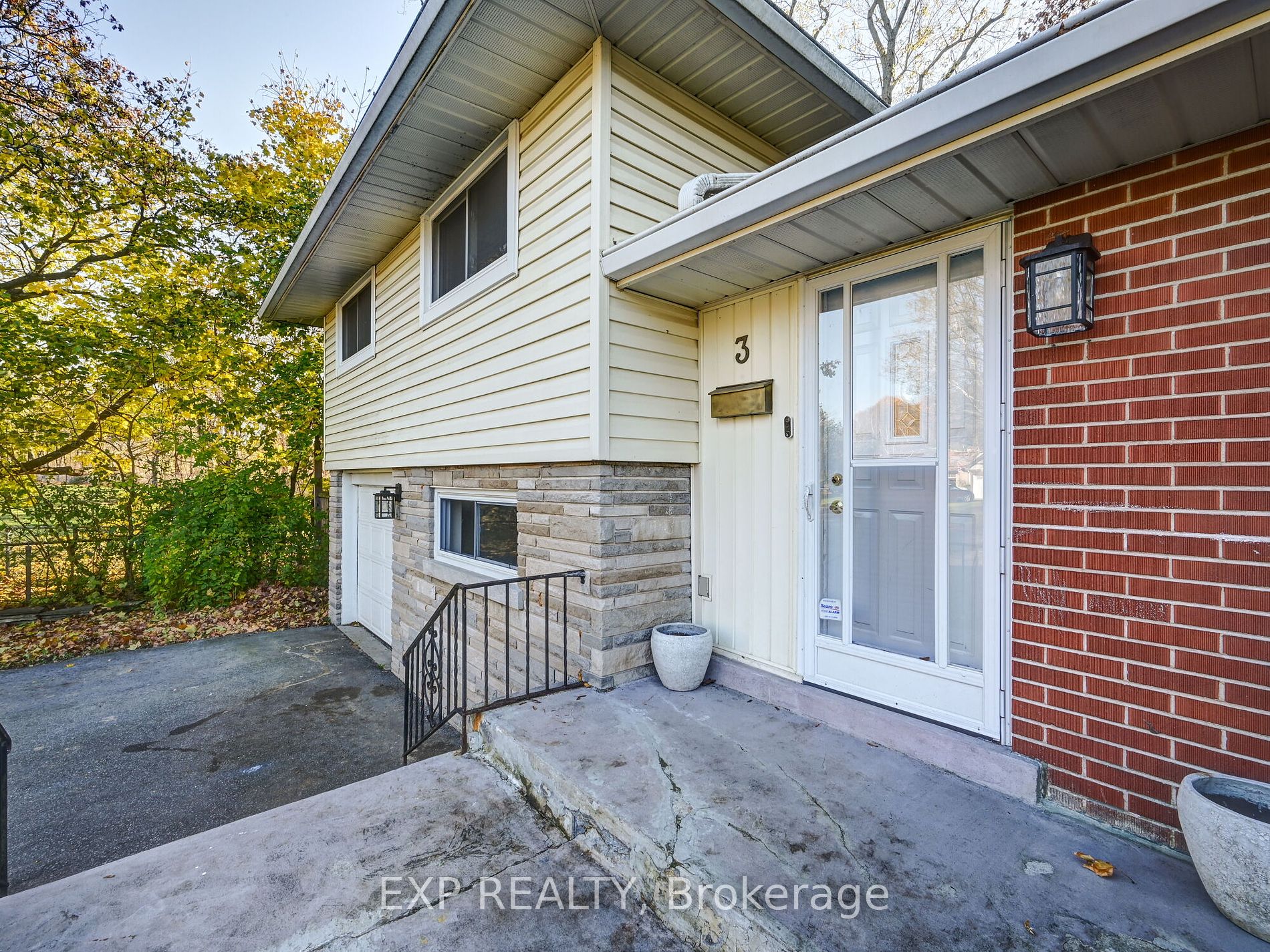 3 Dundana Ave