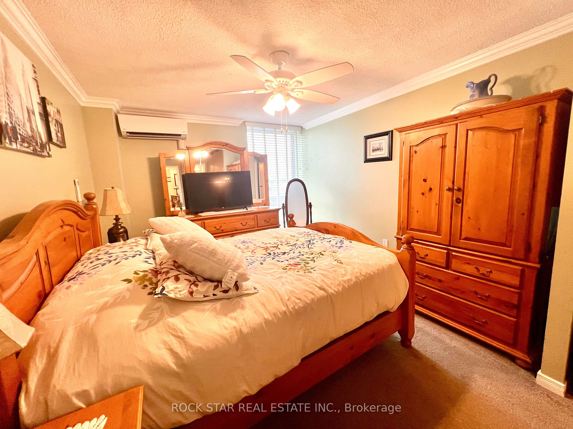 19 Woodlawn Rd E, #606
