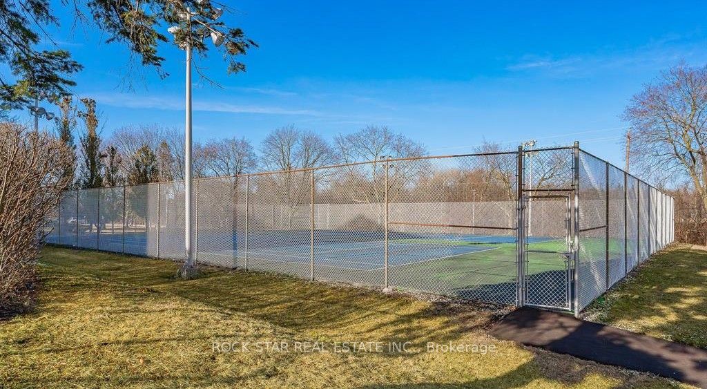 19 Woodlawn Rd E, #606