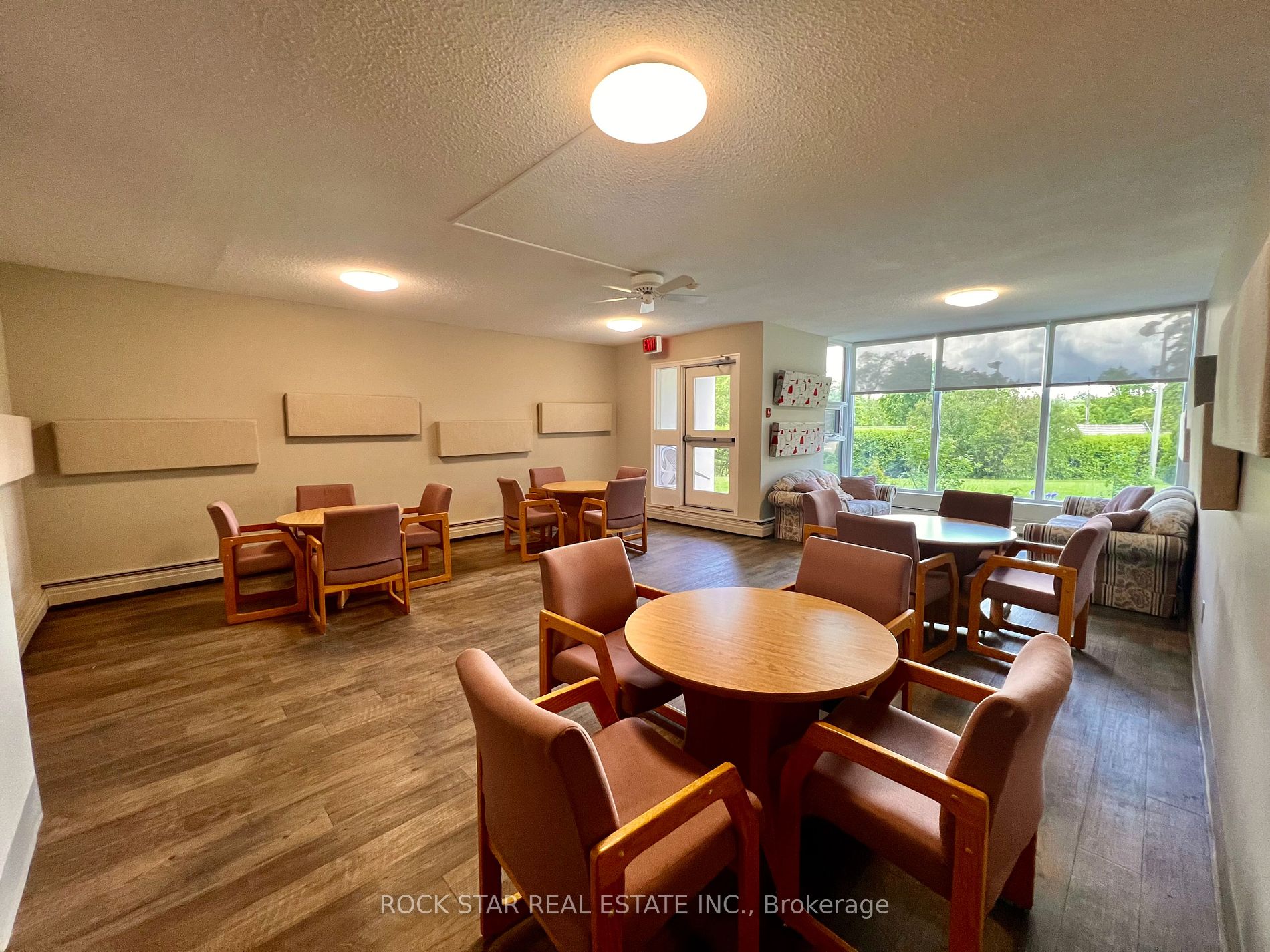 19 Woodlawn Rd E, #606