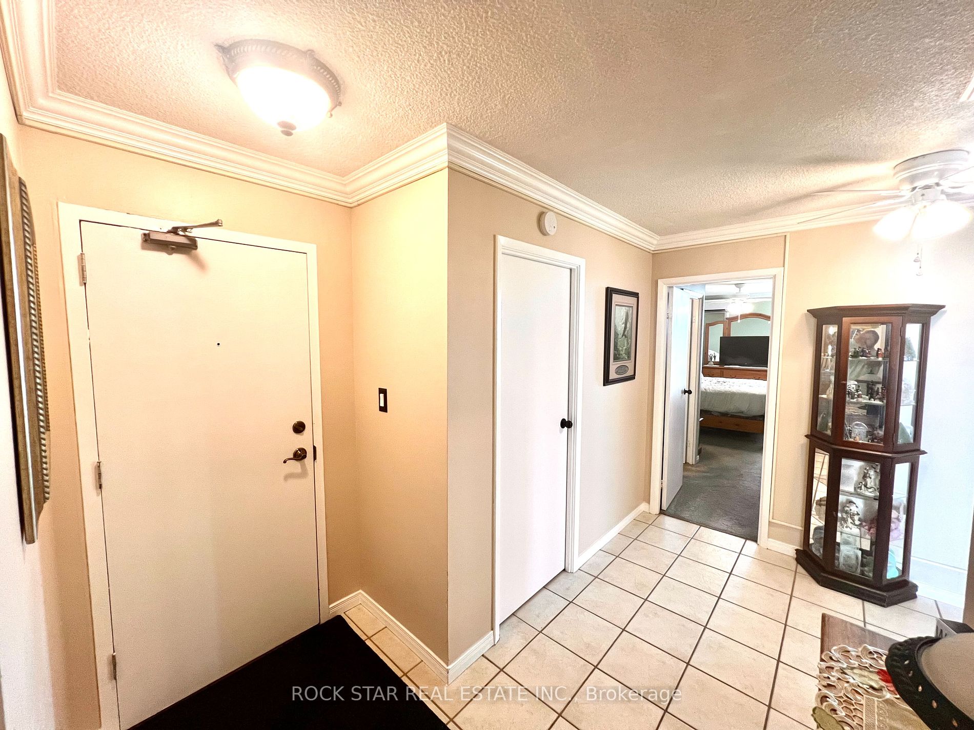 19 Woodlawn Rd E, #606