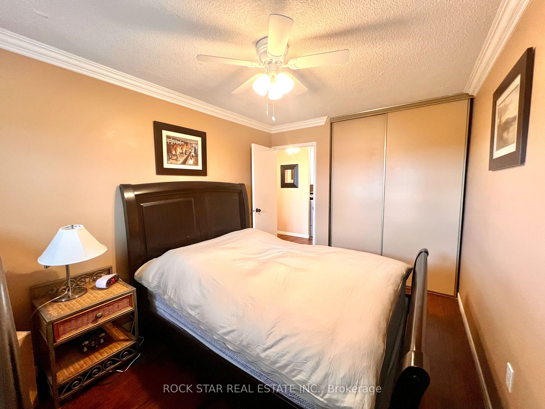 19 Woodlawn Rd E, #606
