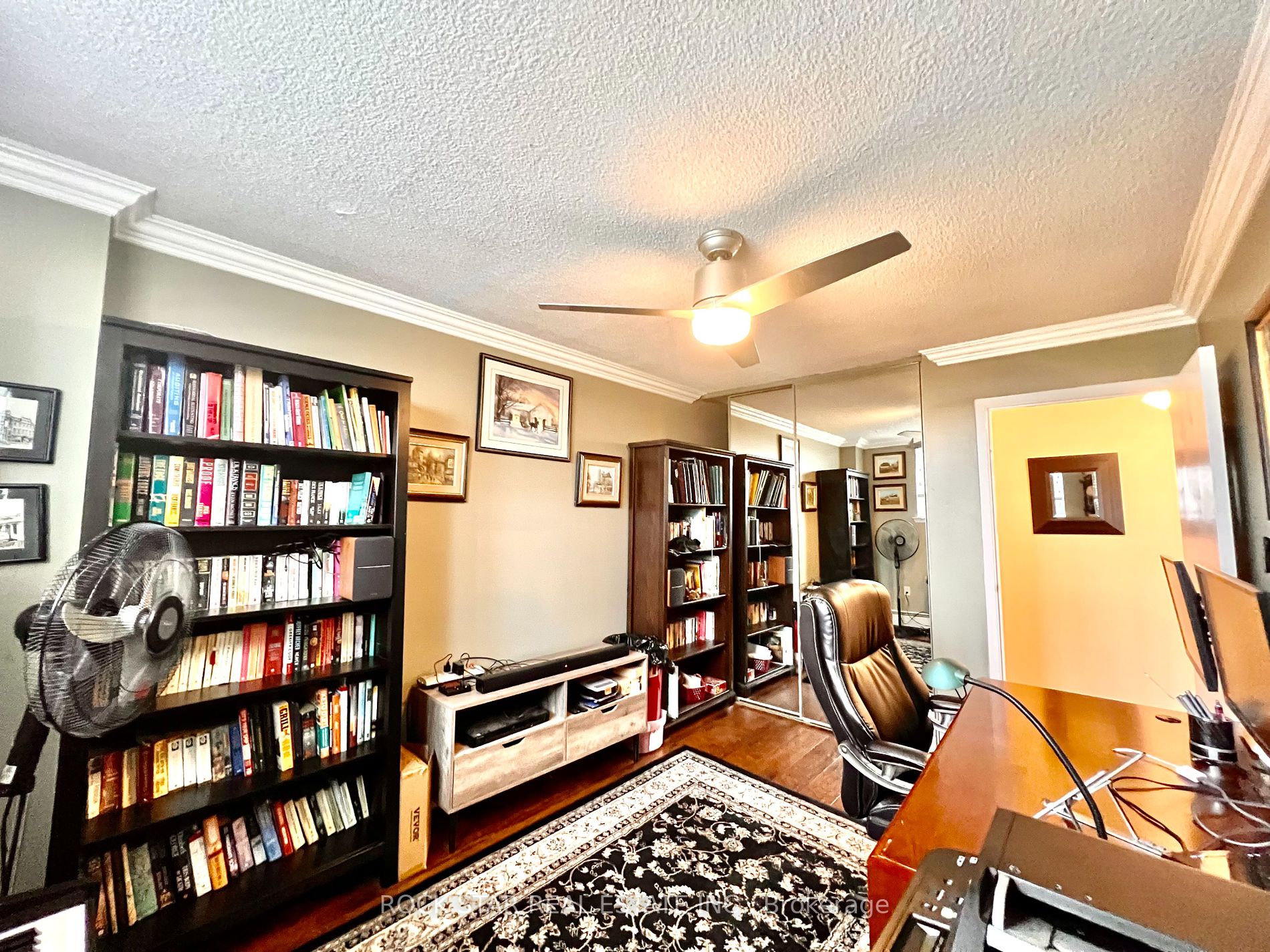 19 Woodlawn Rd E, #606