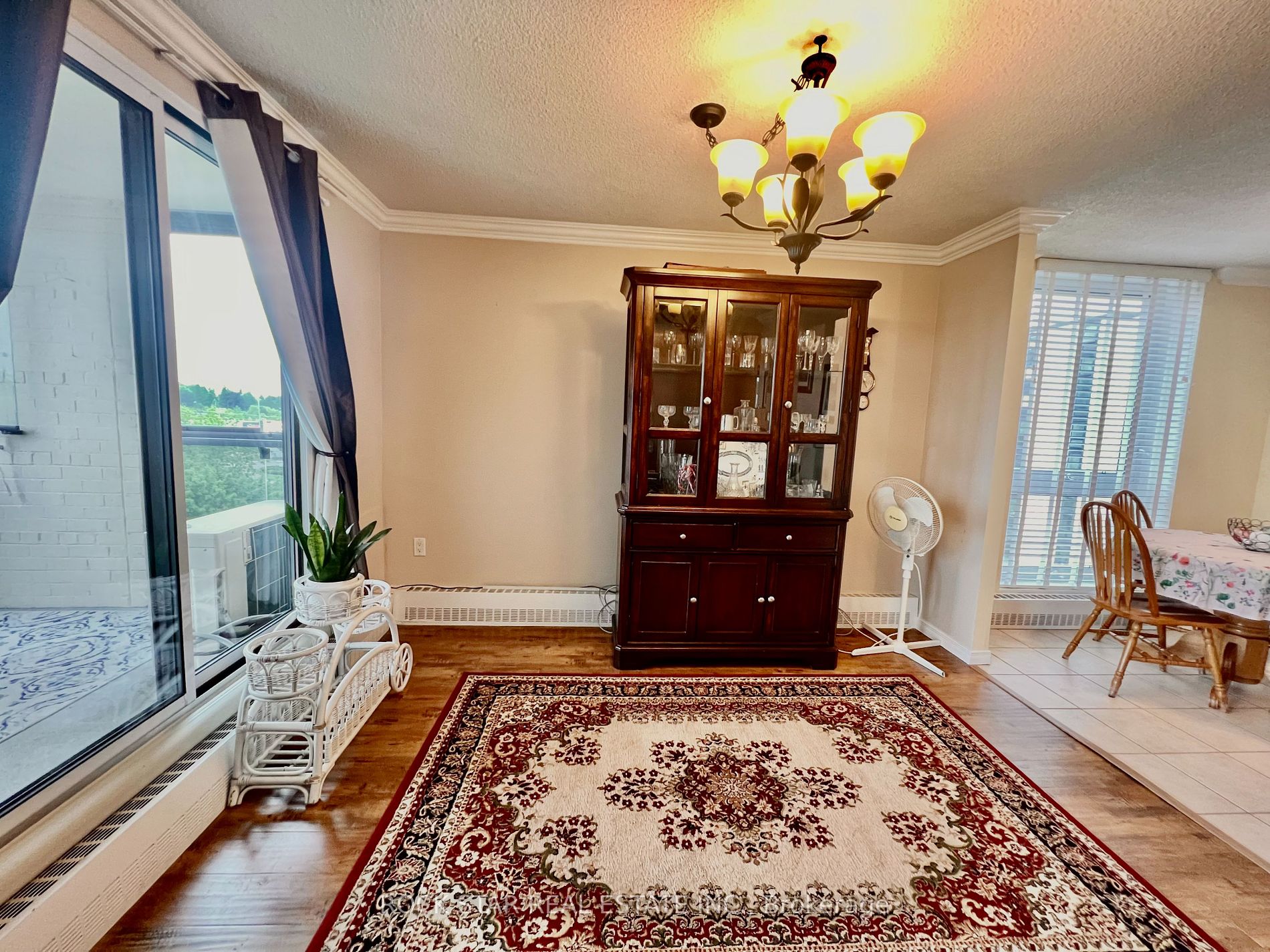 19 Woodlawn Rd E, #606