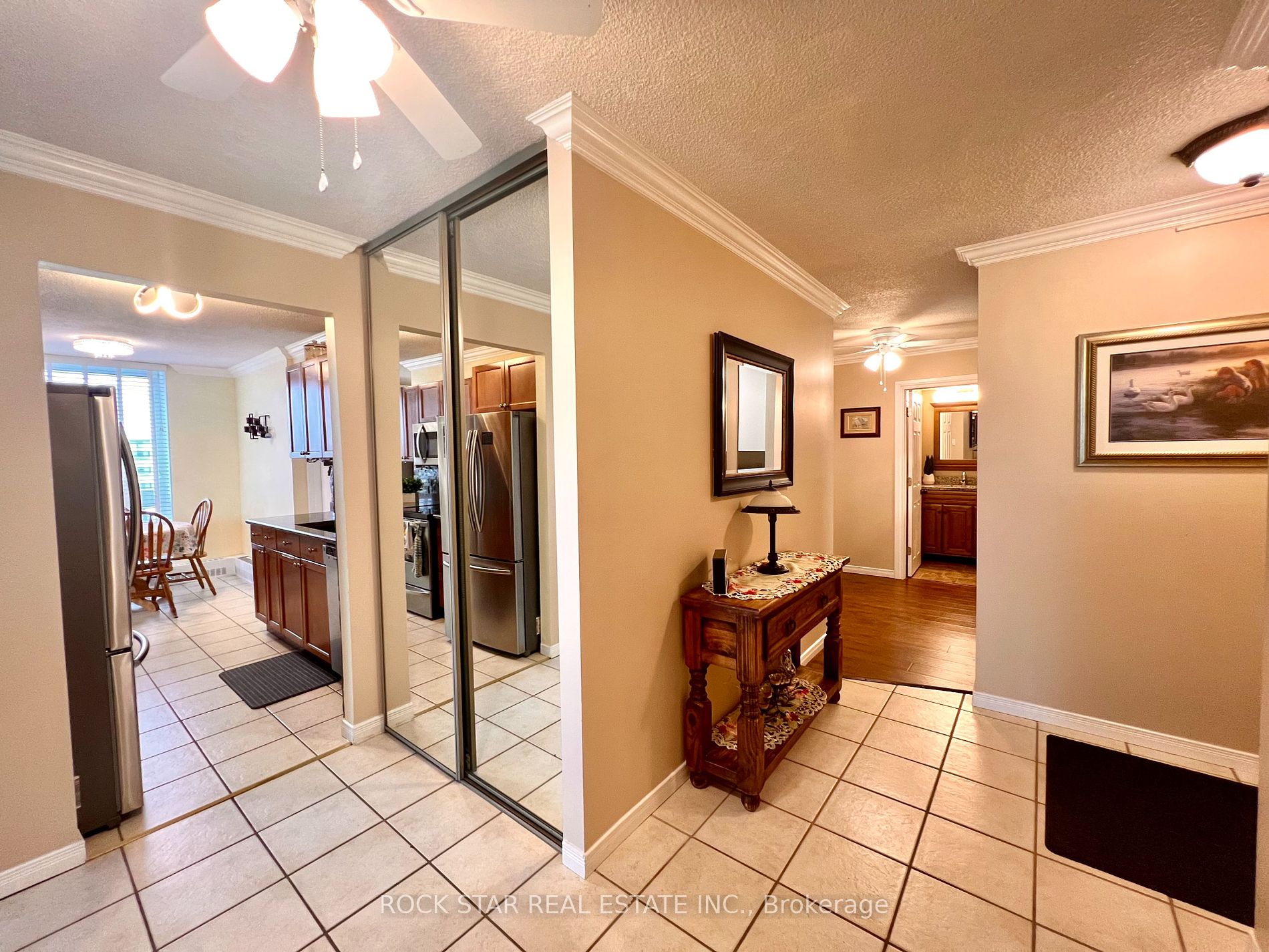 19 Woodlawn Rd E, #606