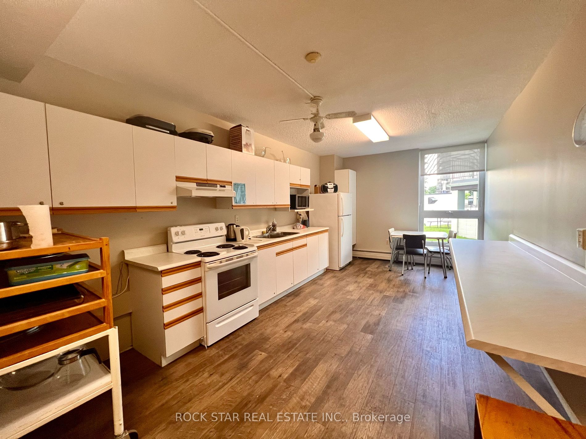19 Woodlawn Rd E, #606