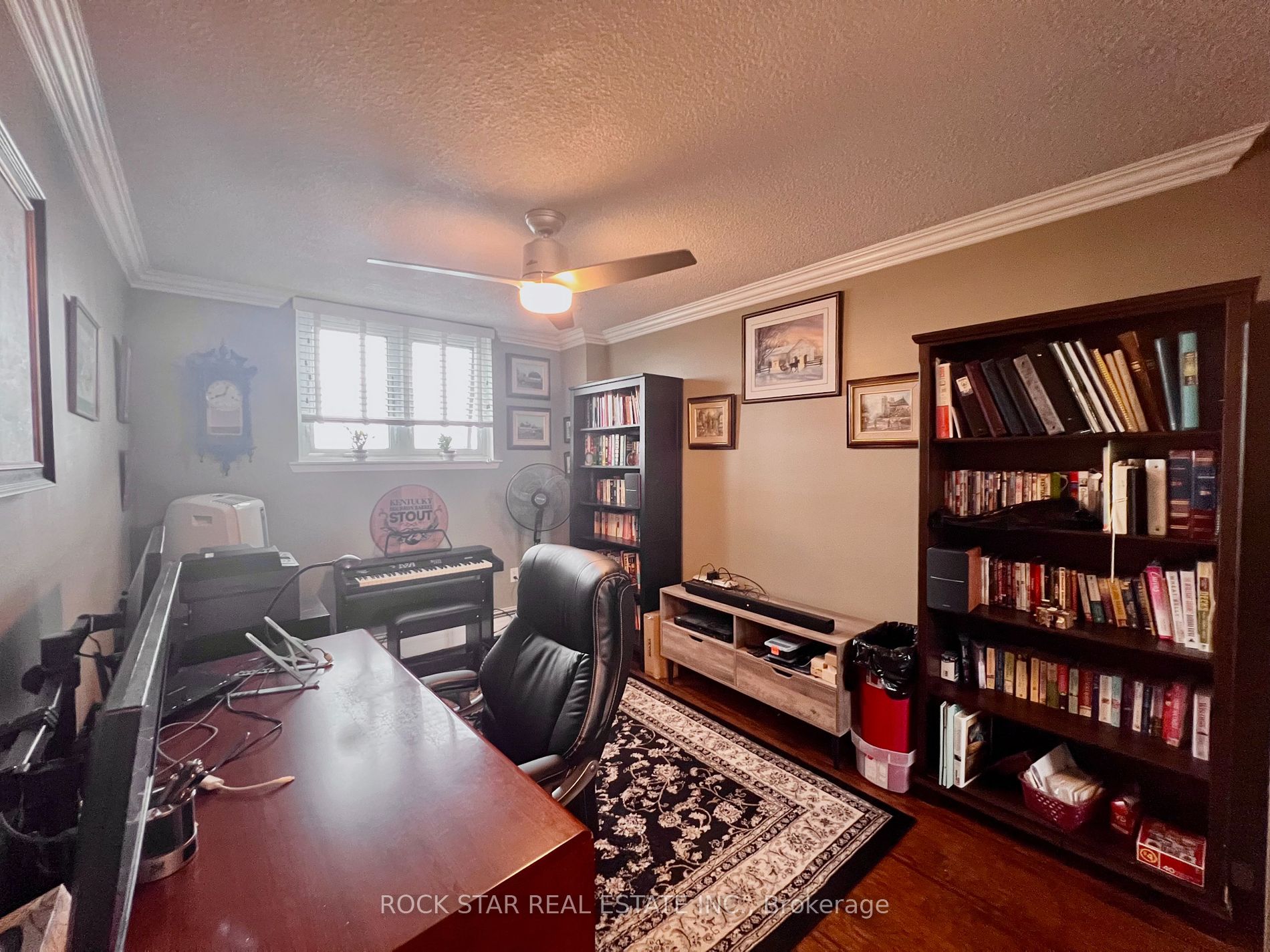 19 Woodlawn Rd E, #606