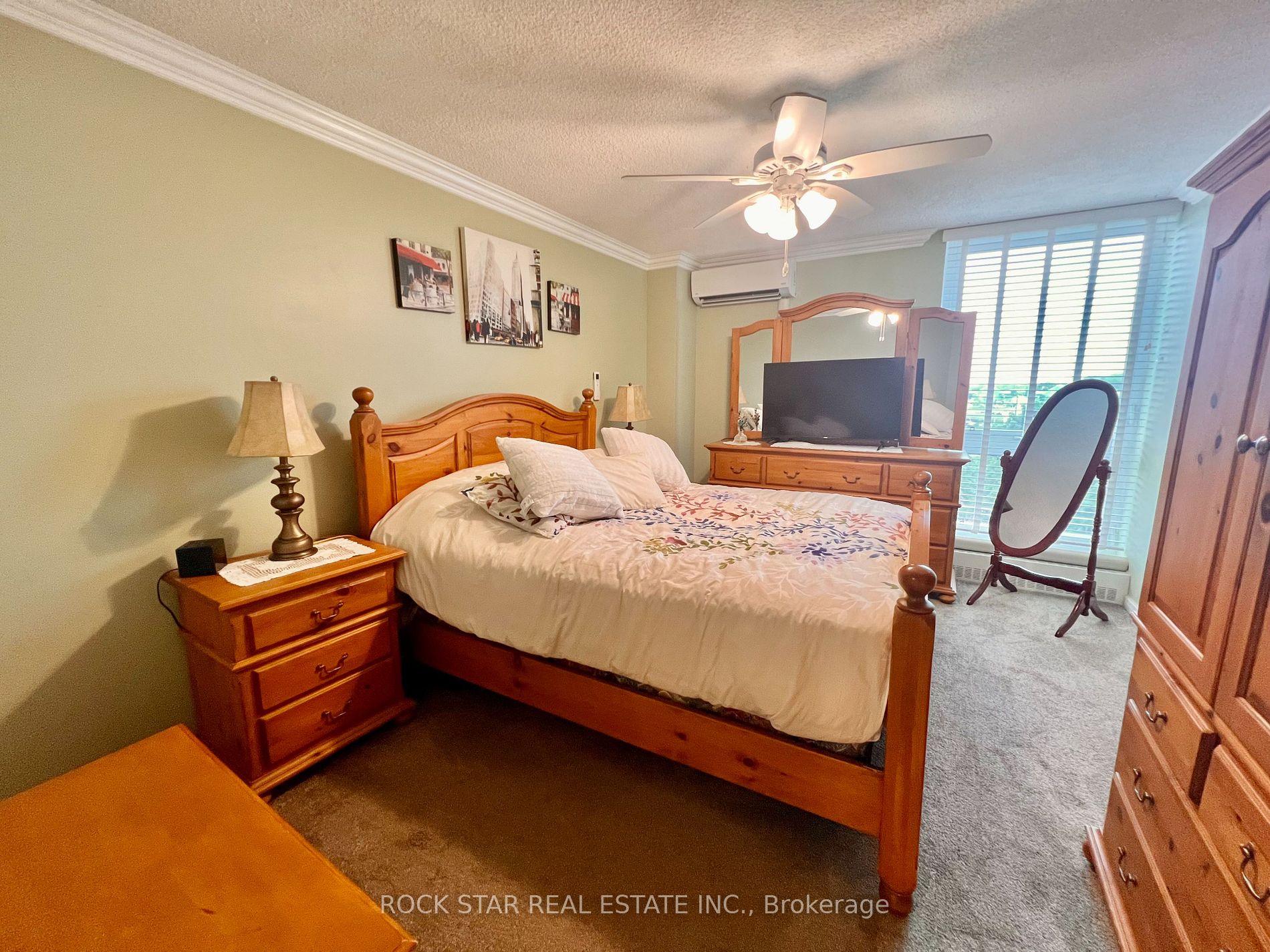 19 Woodlawn Rd E, #606