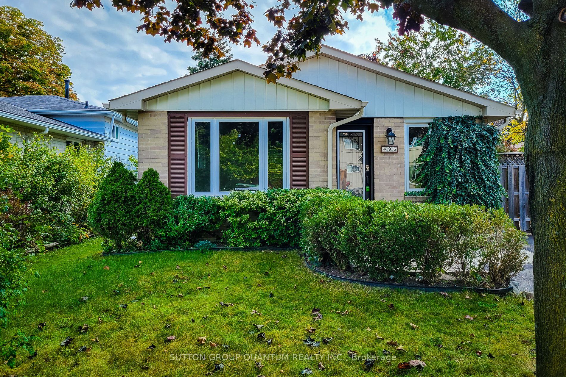 493 Brigadoon Dr