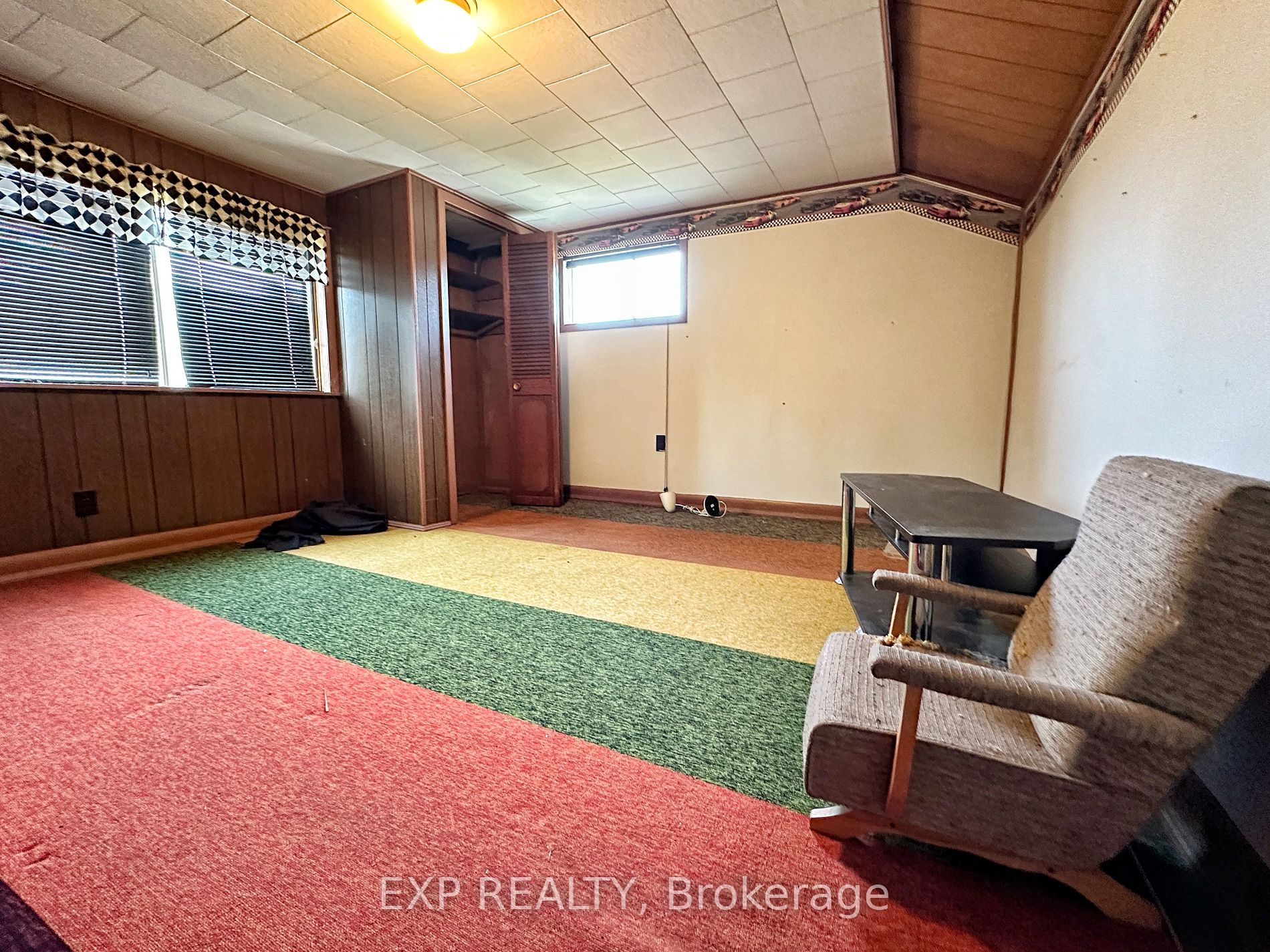 49 Ridge Rd E