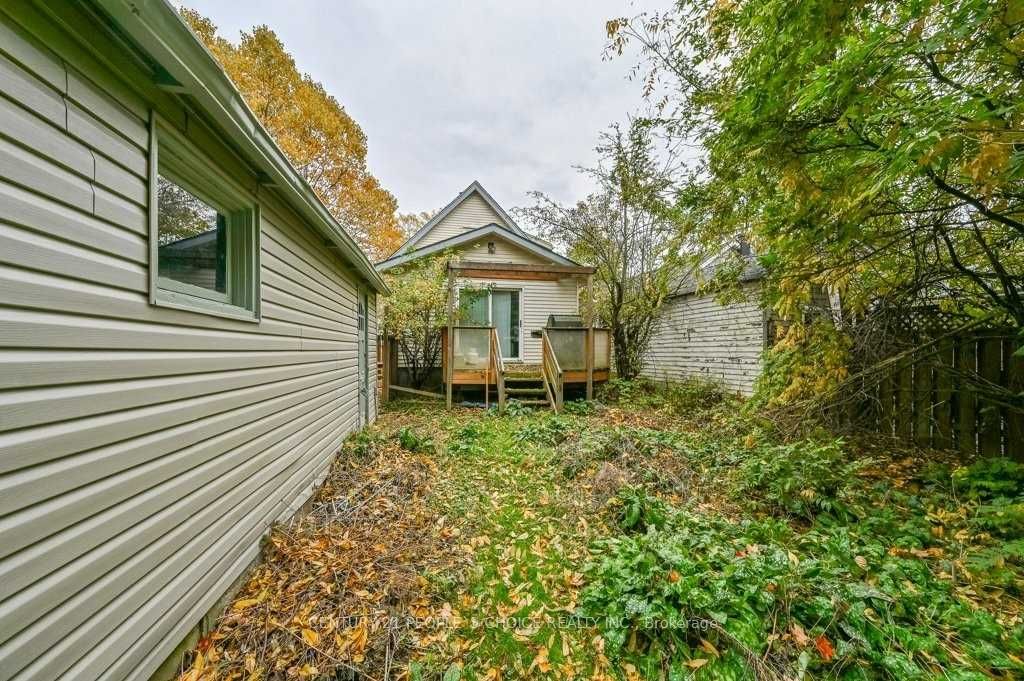 70 Hillview St