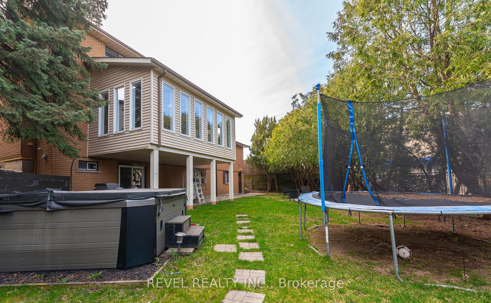 168 Albion Falls Blvd