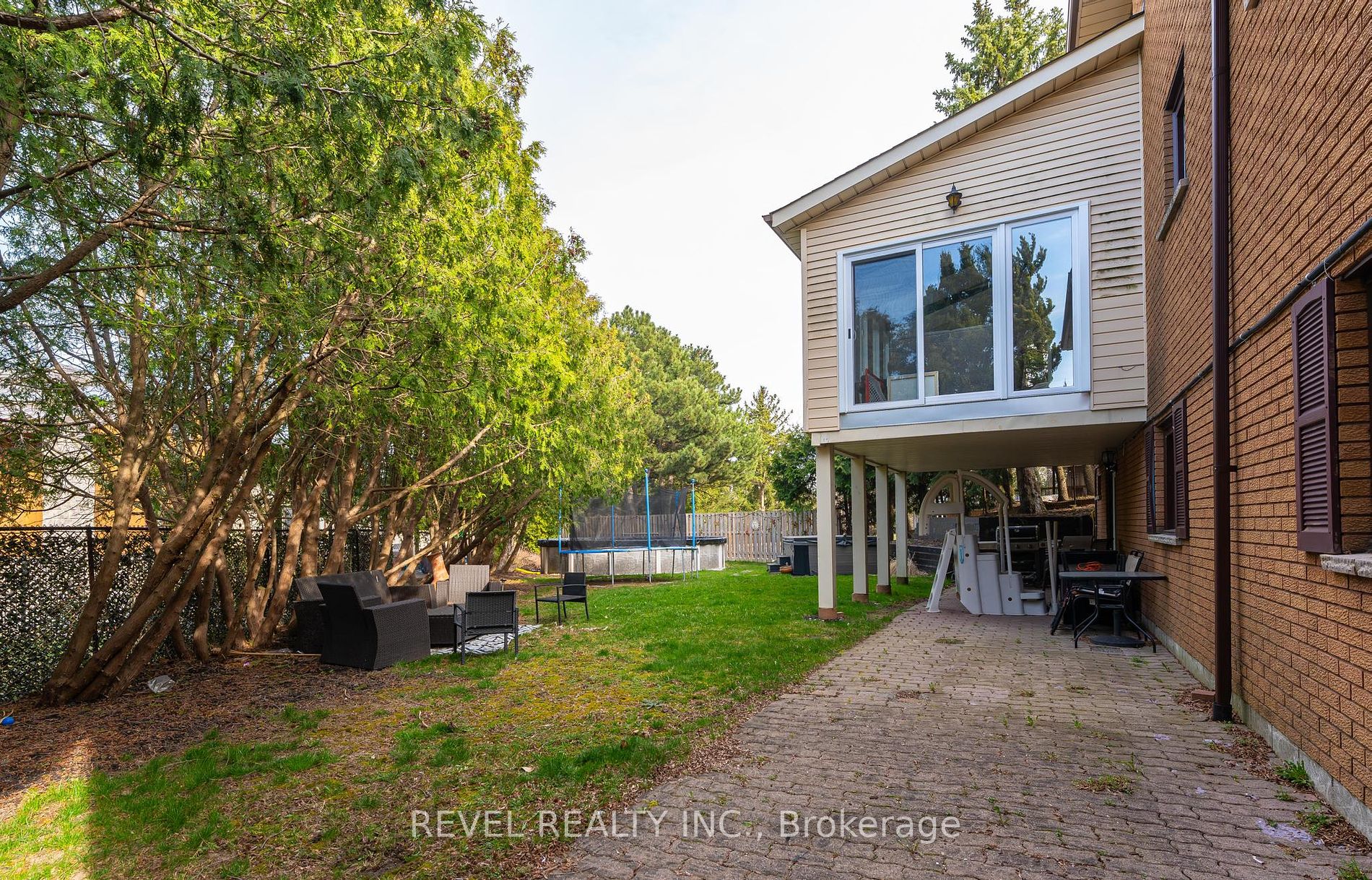 168 Albion Falls Blvd