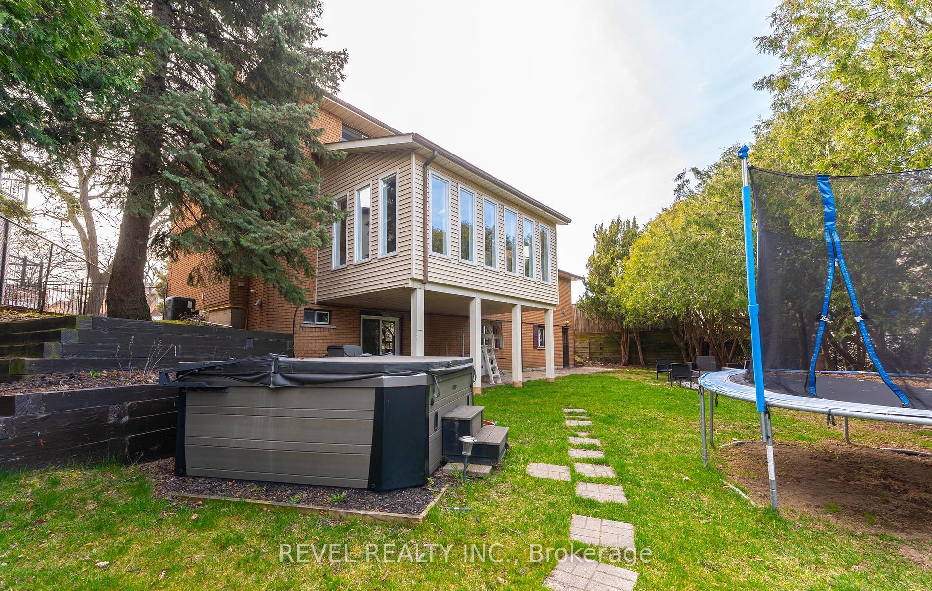 168 Albion Falls Blvd