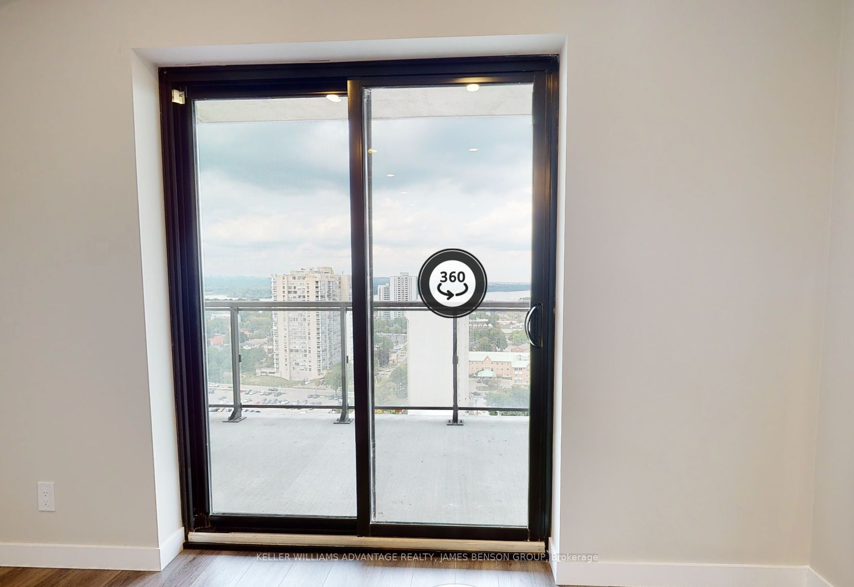 15 Queen St S, #1611