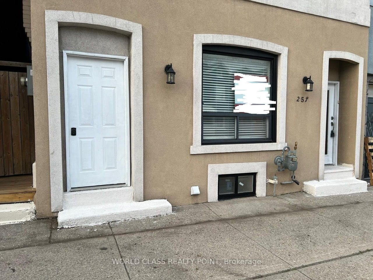 257 Cannon St E