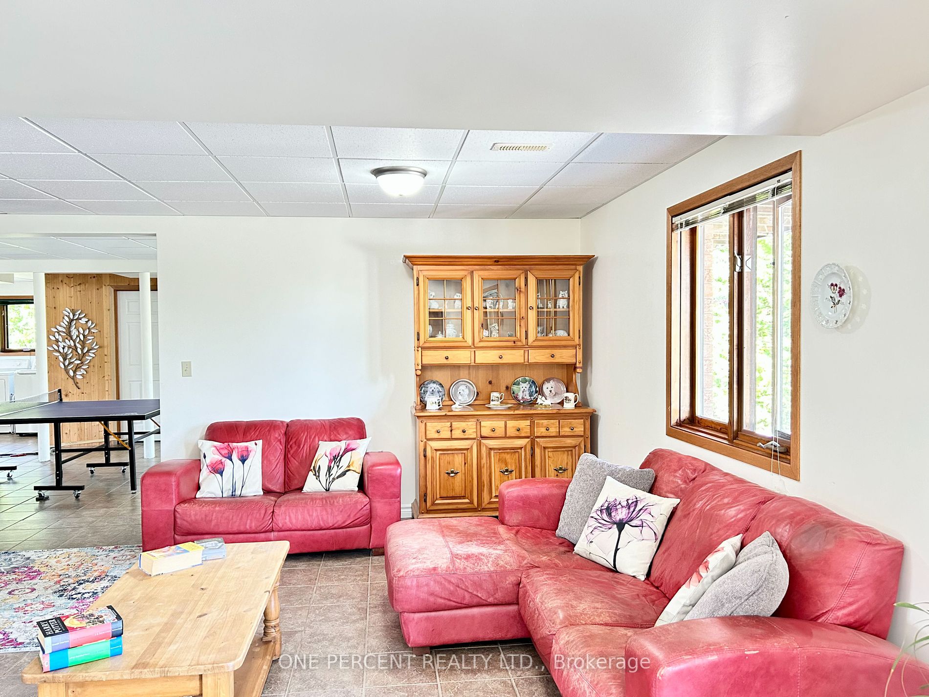 252 Lakeshore Road N