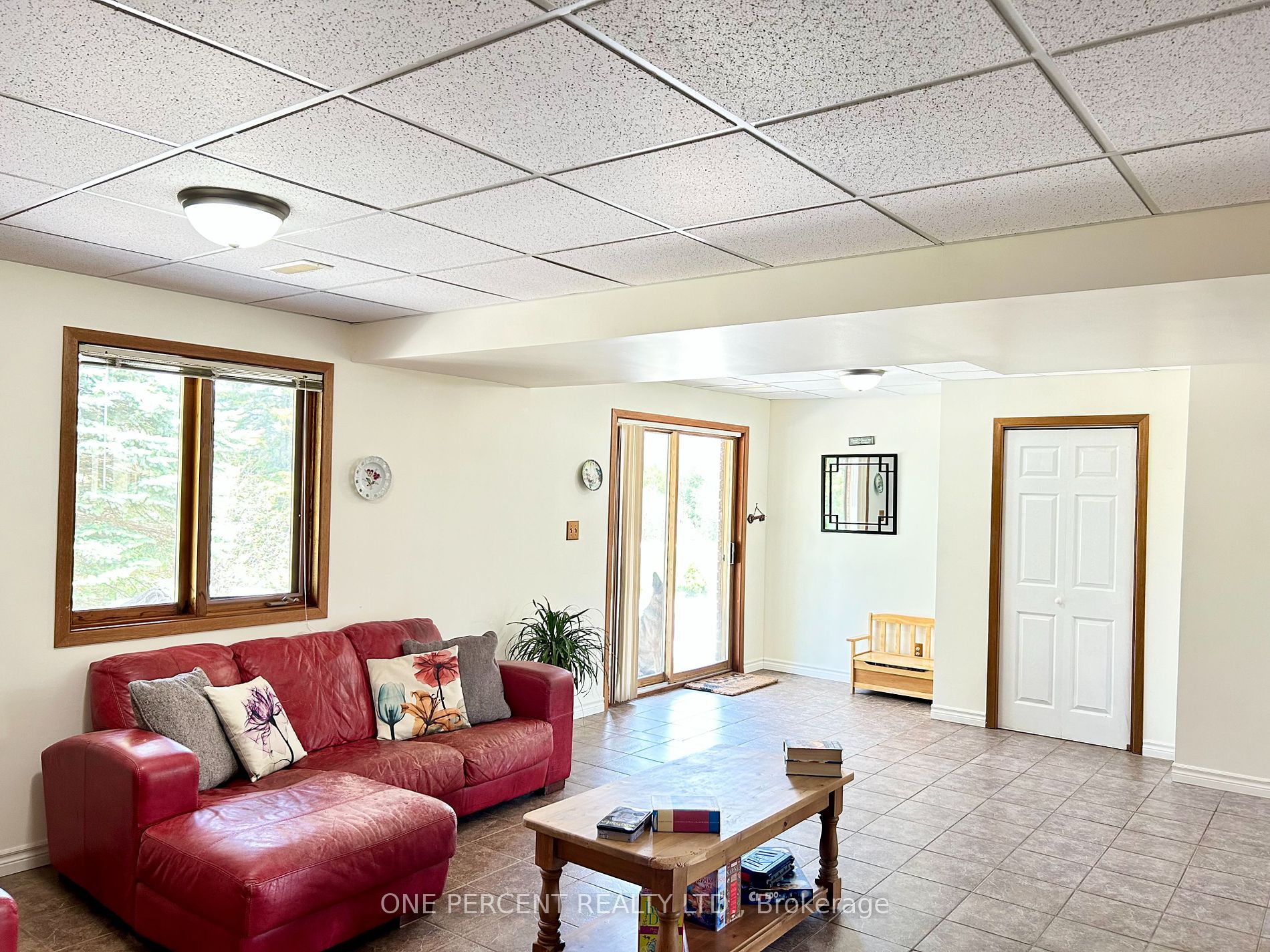 252 Lakeshore Road N