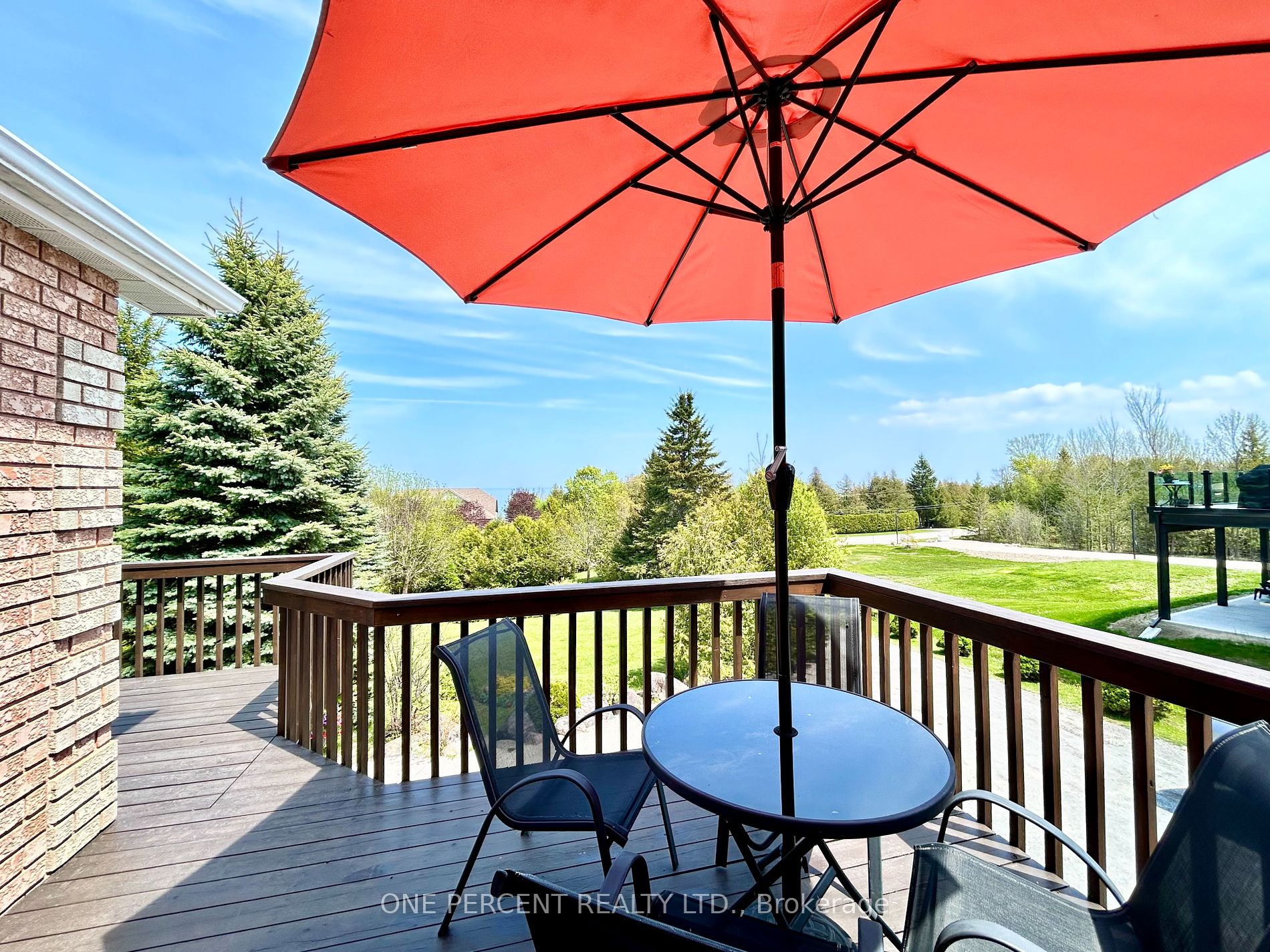 252 Lakeshore Road N