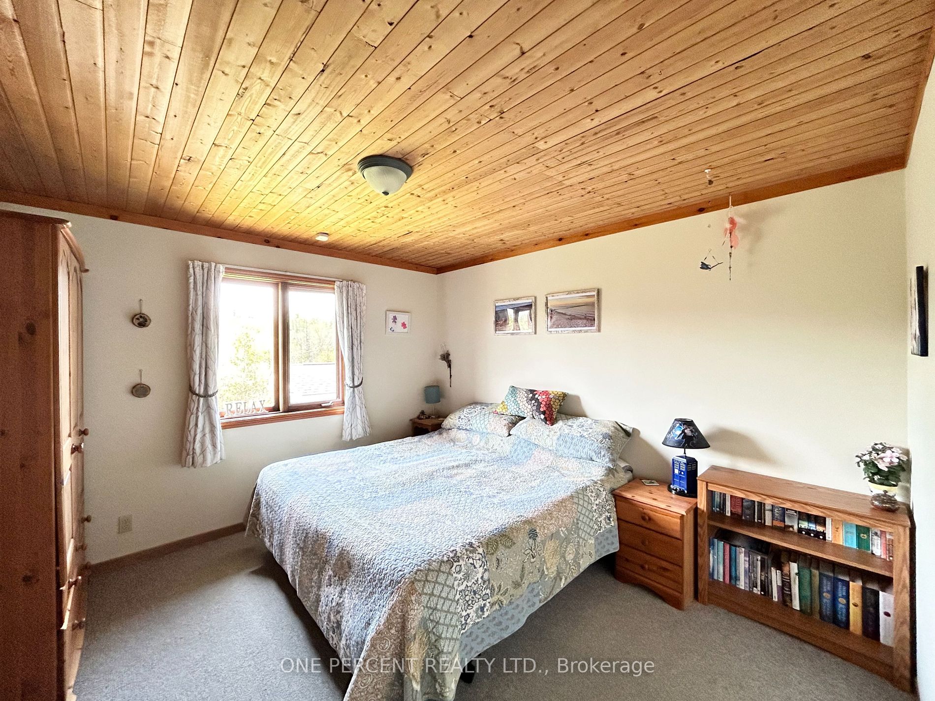 252 Lakeshore Road N