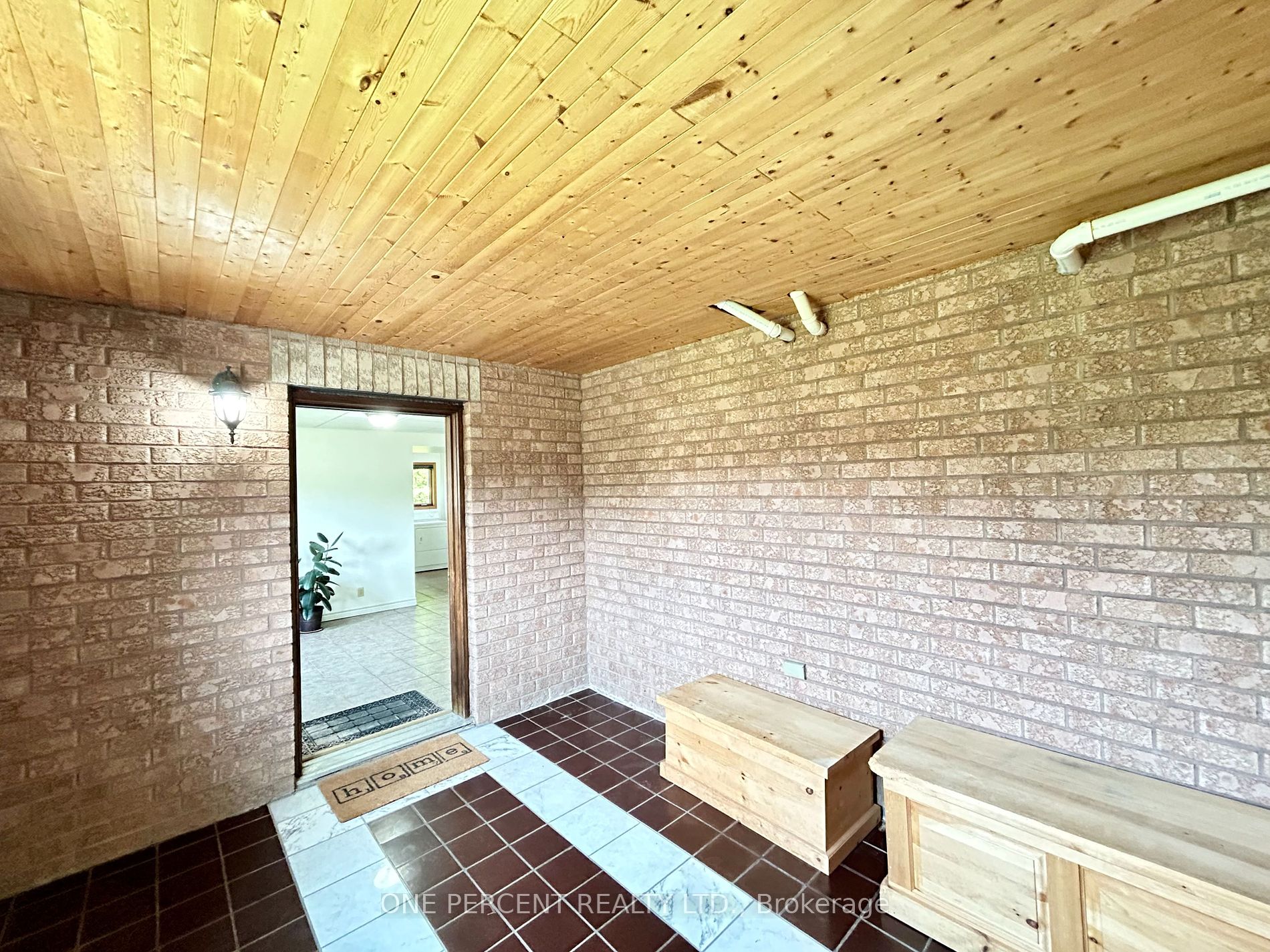 252 Lakeshore Road N